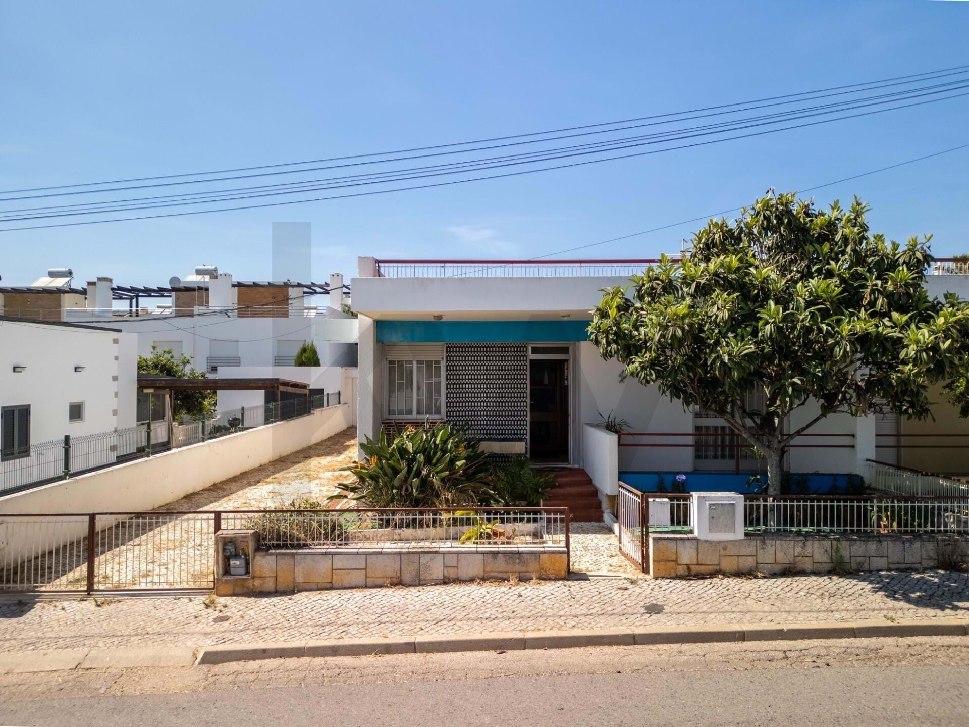Villa in Quelfes - view 1