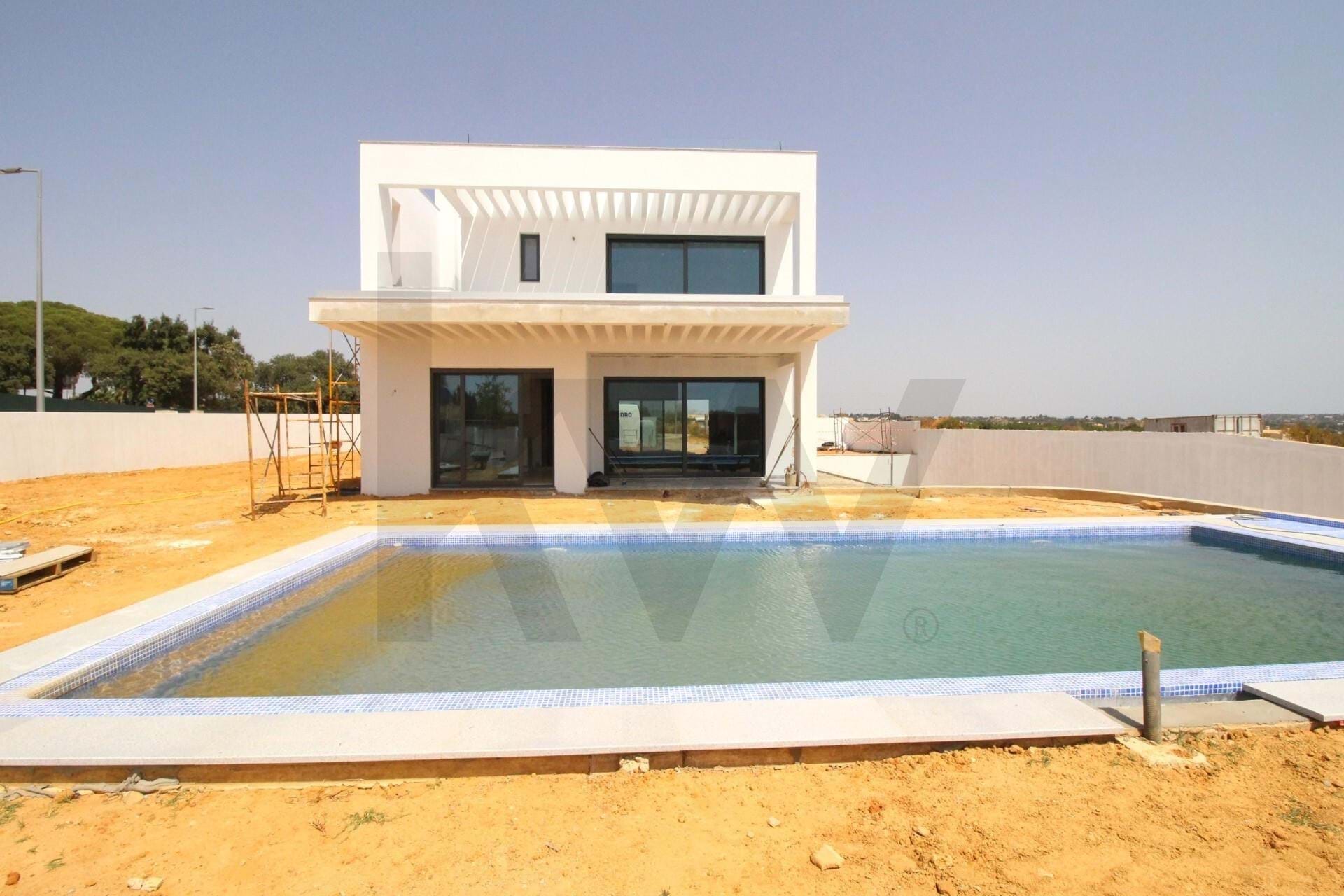 Villa in Pera - view 1