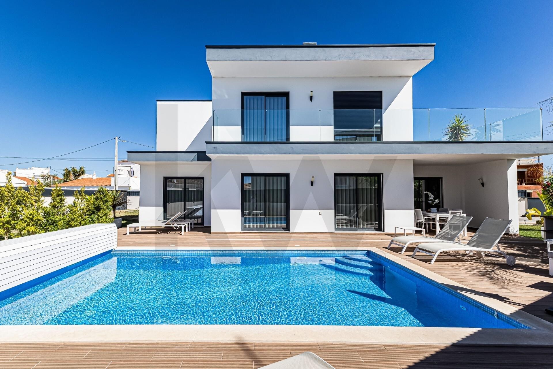 Villa in Pera - view 1