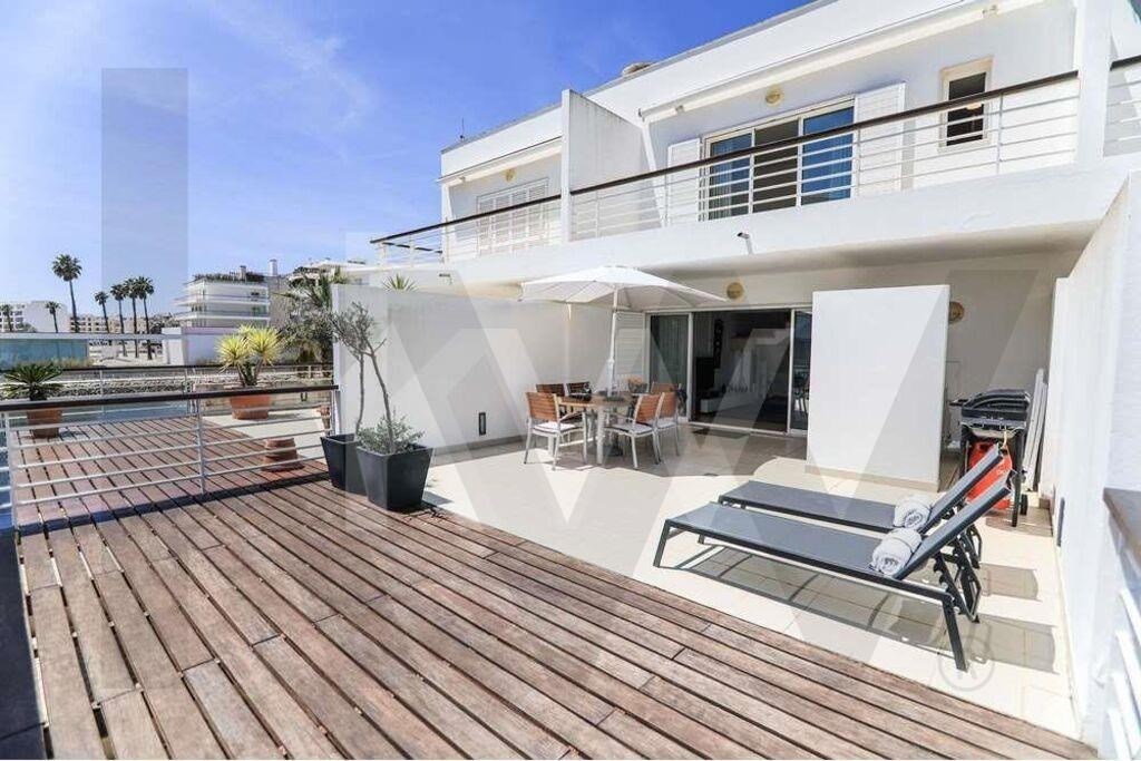 Villa in Lagos - view 1