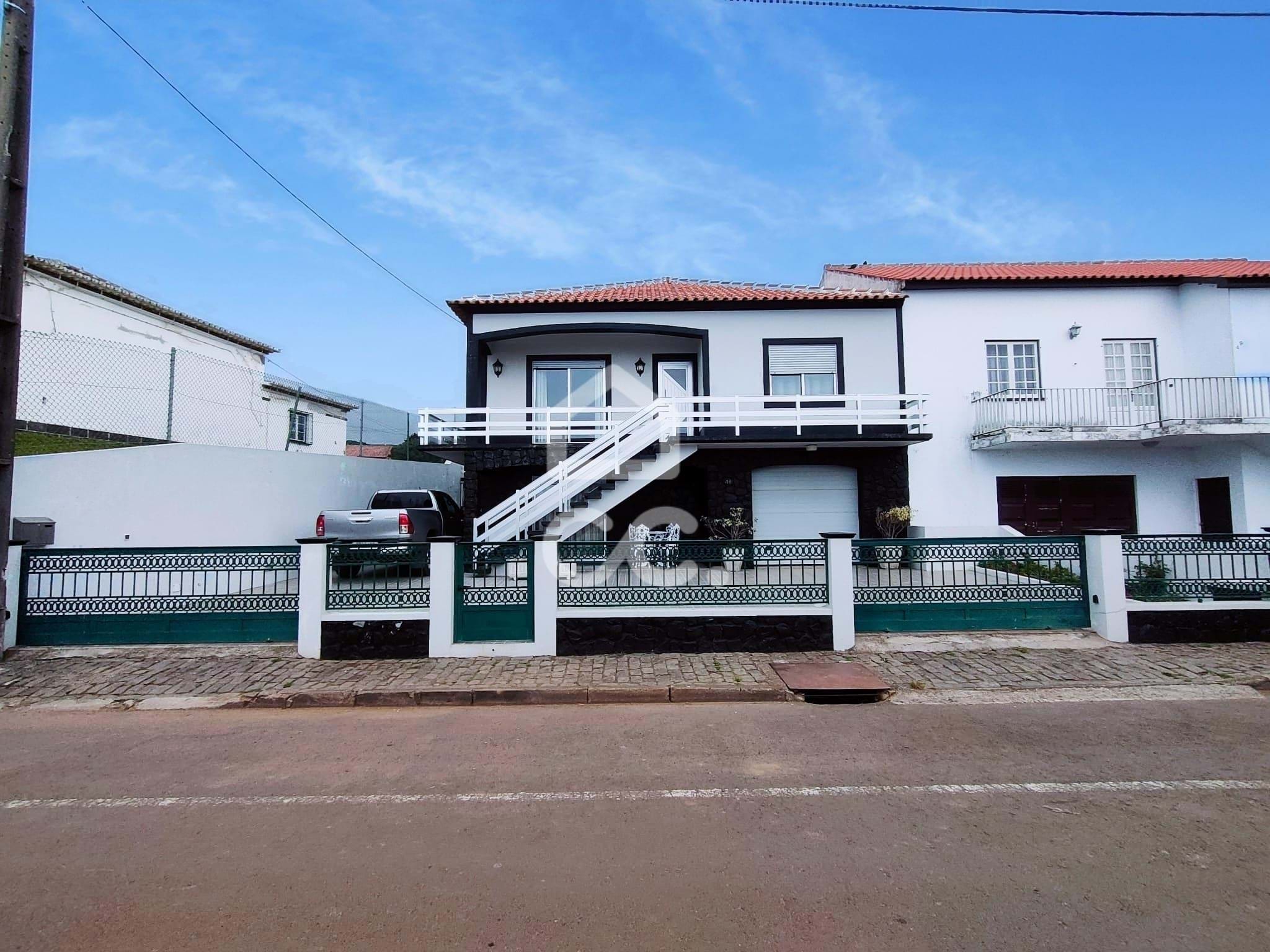 Villa in Cinco Ribeiras - view 1