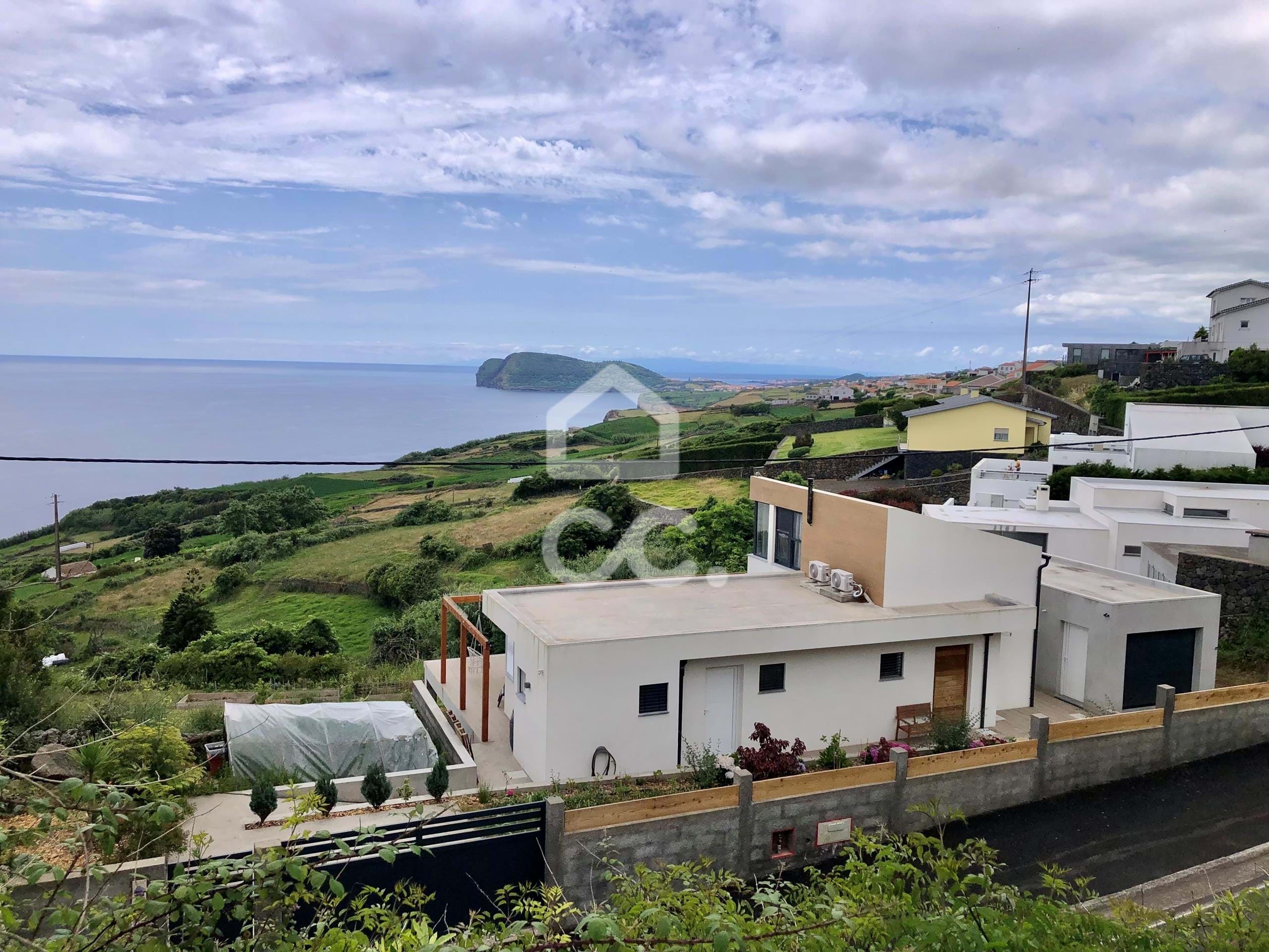 Villa in Feteira - view 1