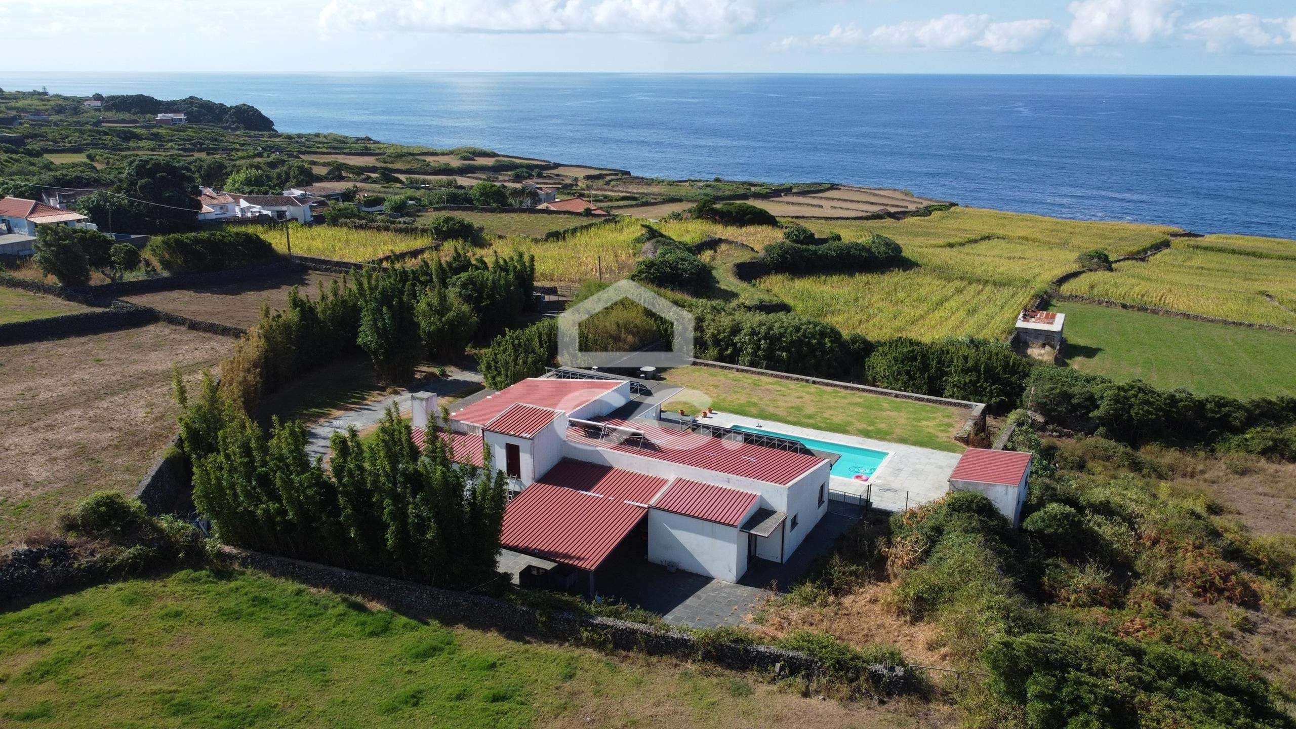 Villa in Sao Bartolomeu de Regatos - view 1