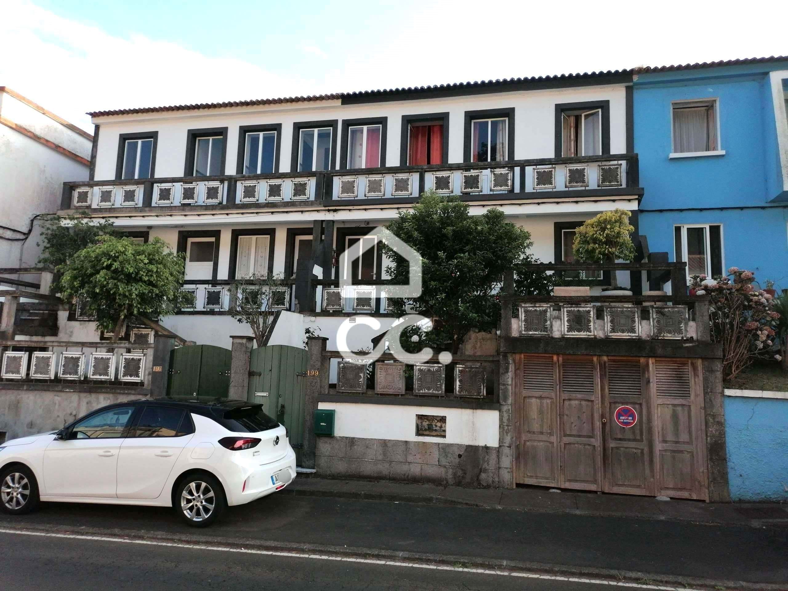 Villa in Vila da Praia da Vitoria - view 1