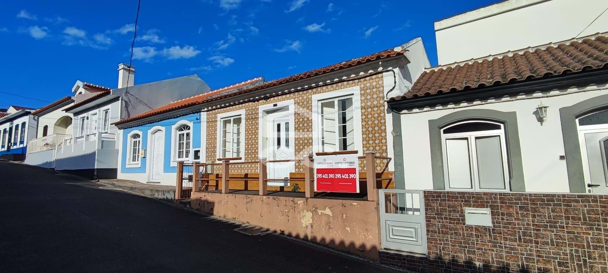 Villa in Altares - view 1