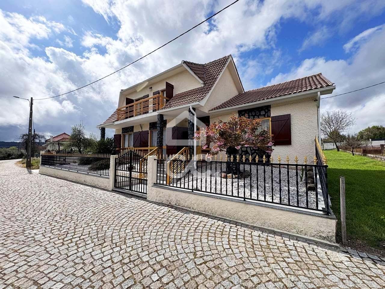 Villa in Vila Nova de Paiva - view 1