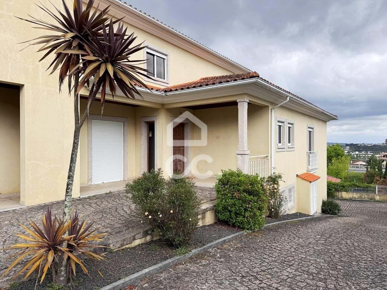 Villa in Viseu - view 1