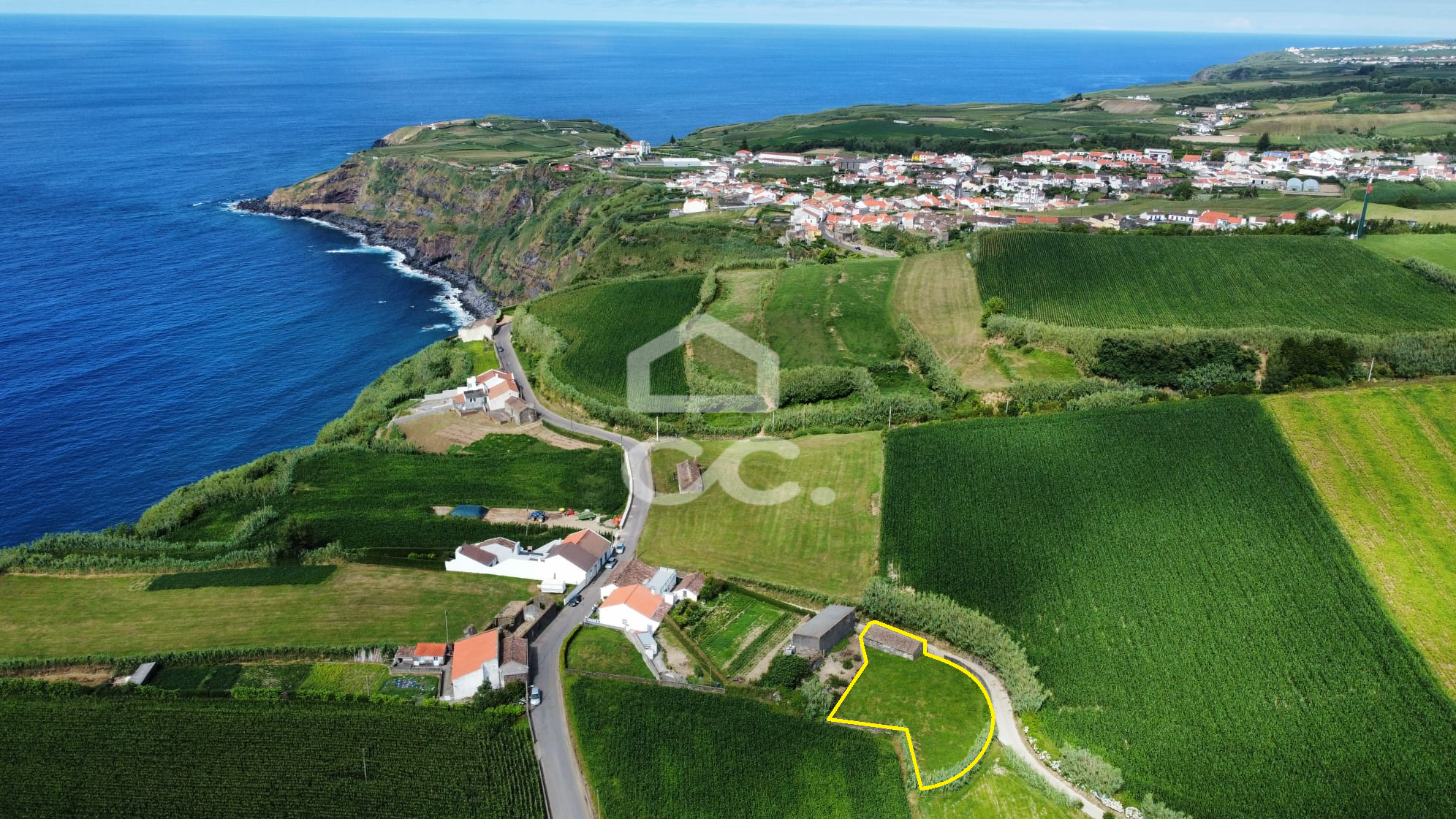 Villa in Fenais da Ajuda - view 1