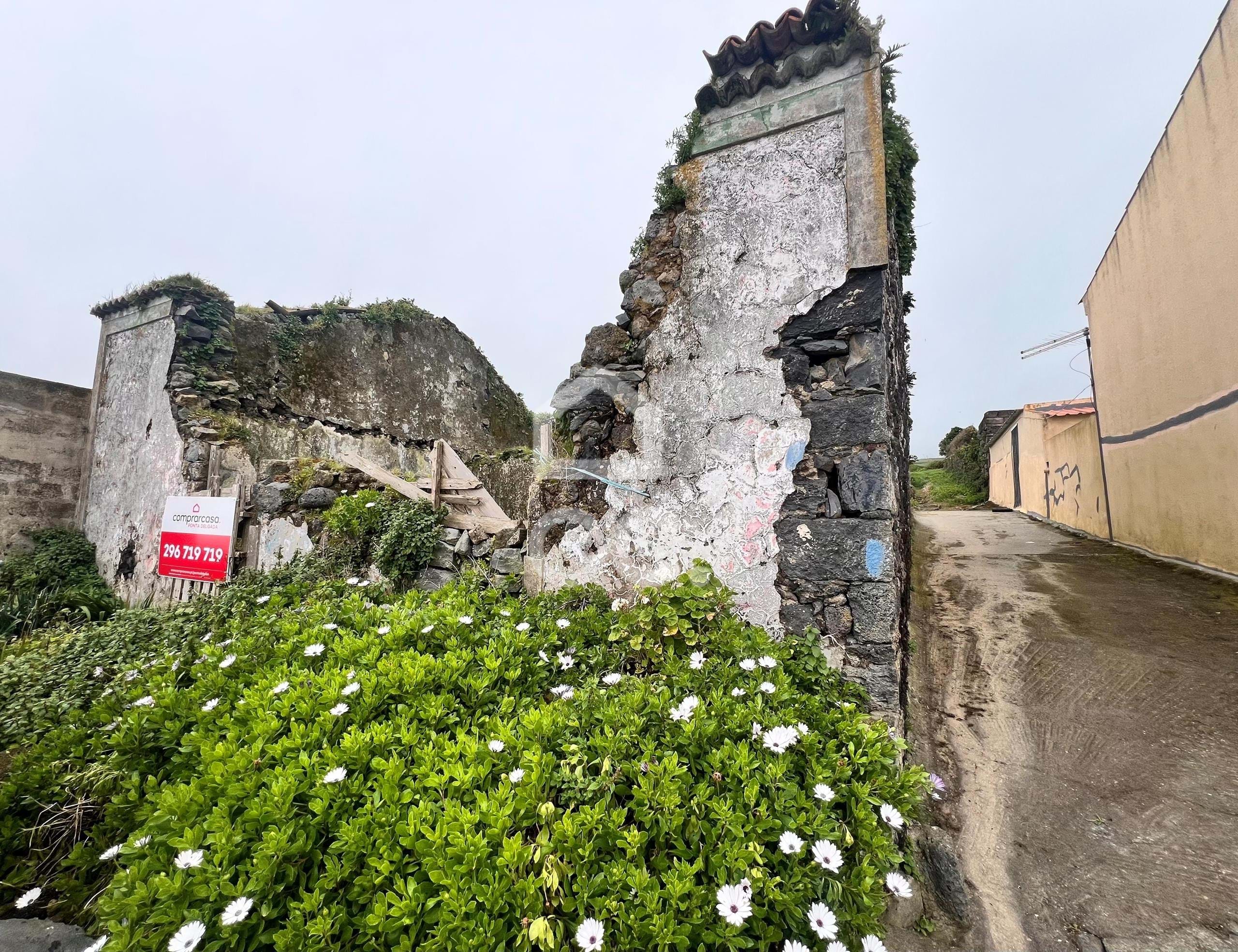 Villa in Ponta Garca - view 1