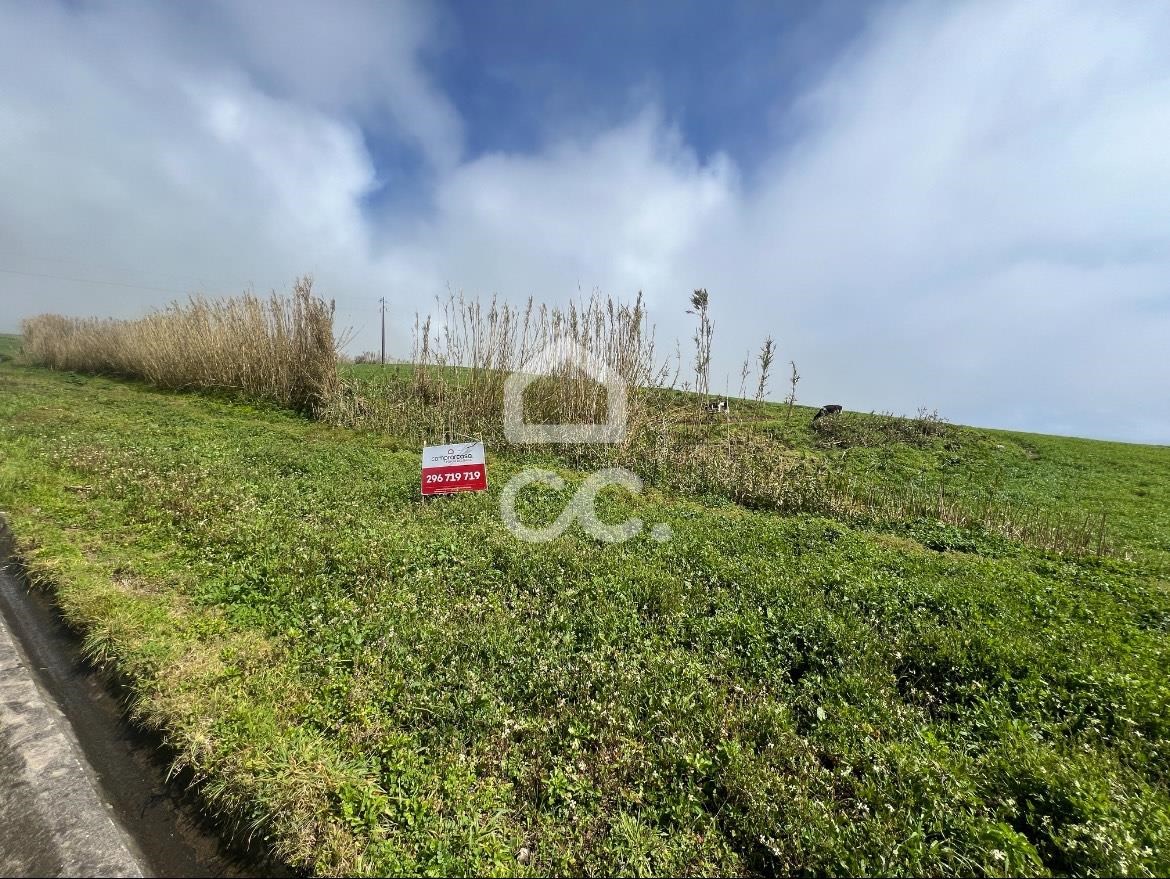 Land in Ponta Garca - view 1