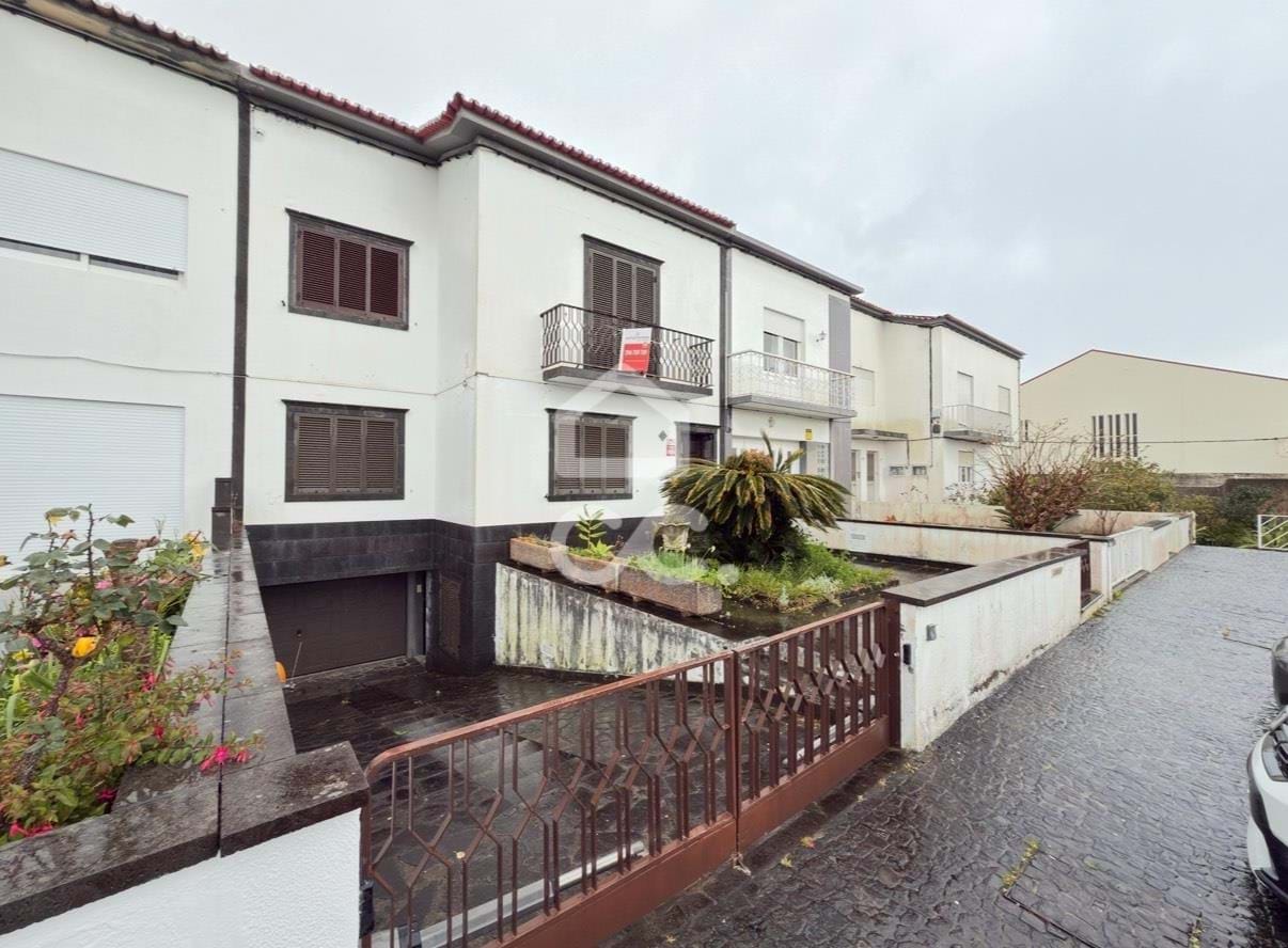 Villa in Ponta Delgada - view 1