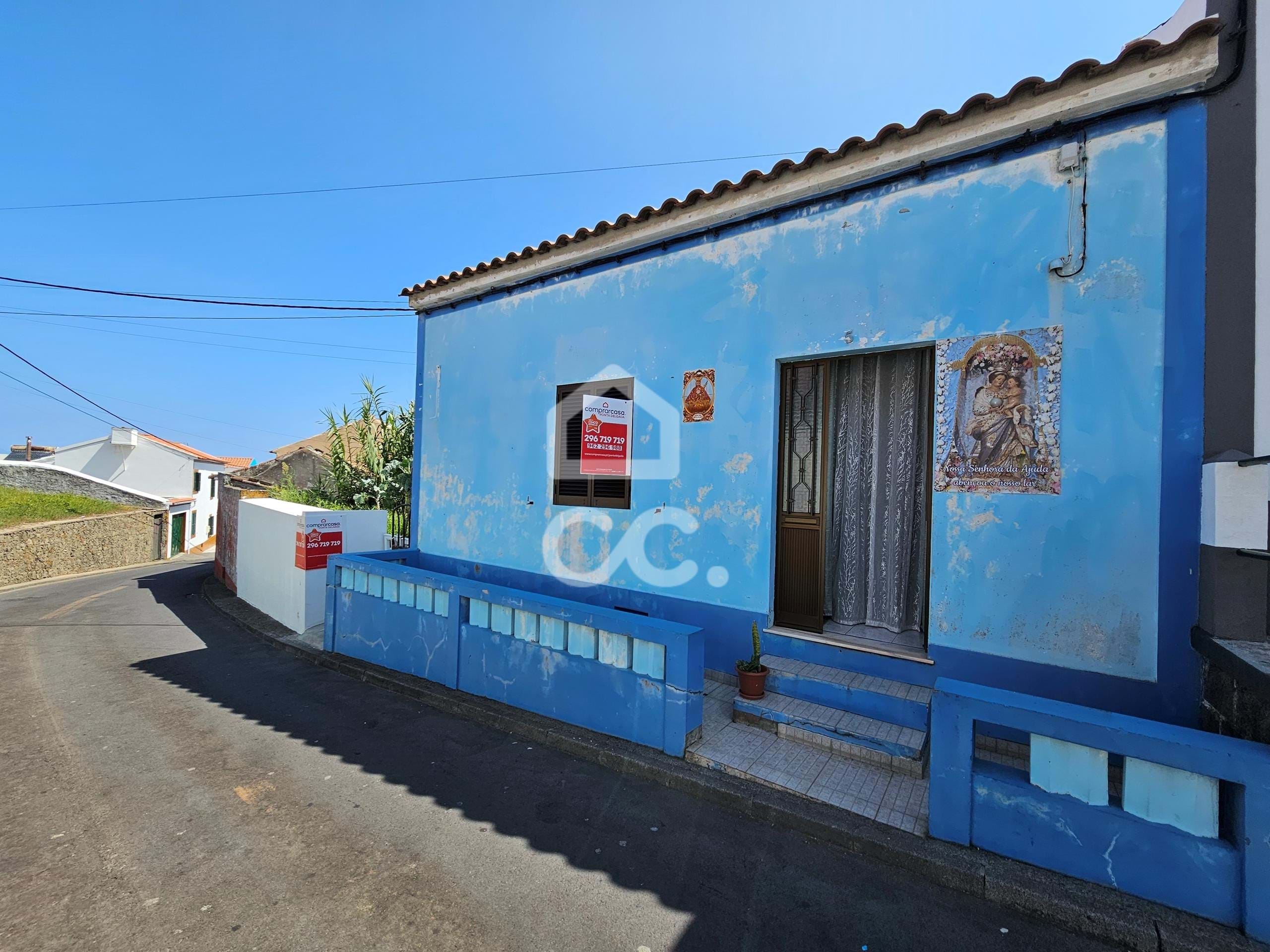 Villa in Fenais da Ajuda - view 1