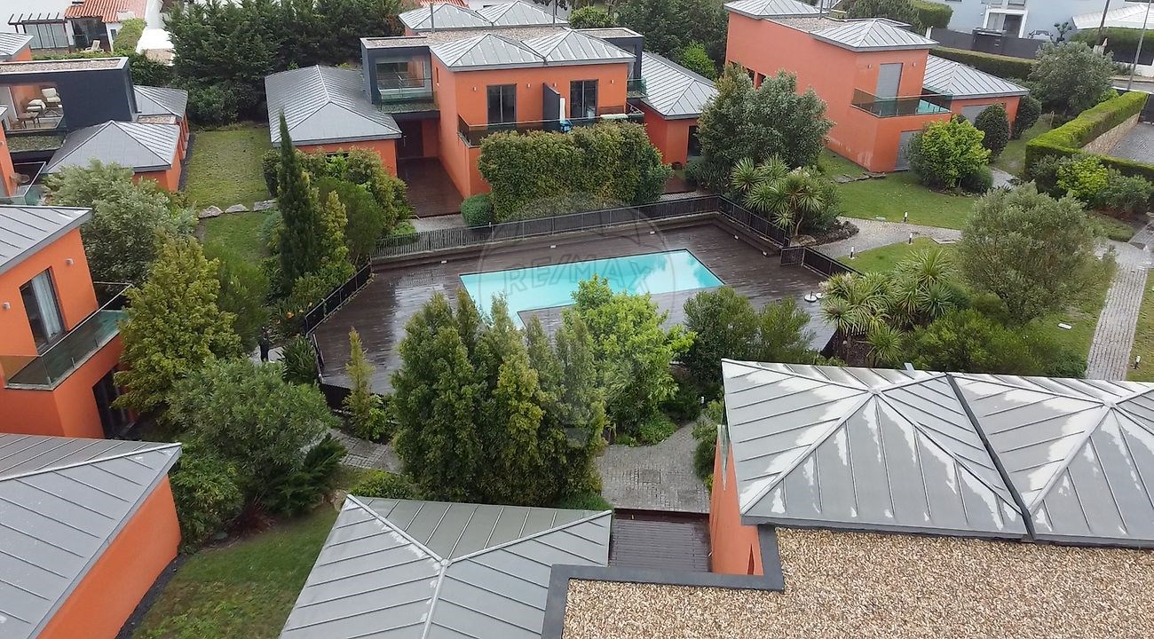 Villa in Alcabideche - view 1