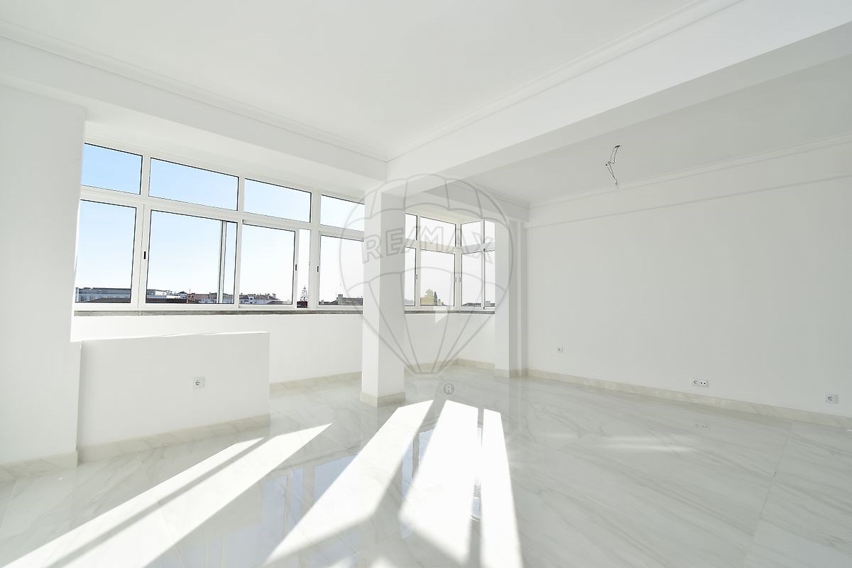 Apartment in Carcavelos - view 1