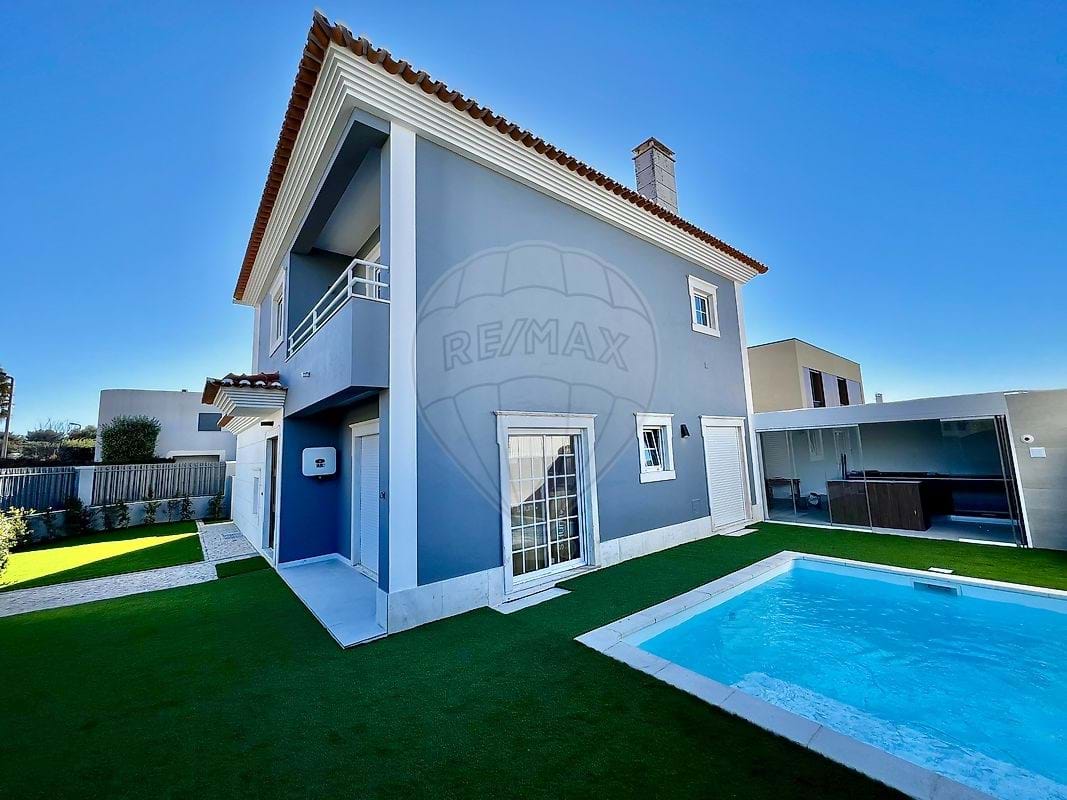 Villa in Cascais - view 1