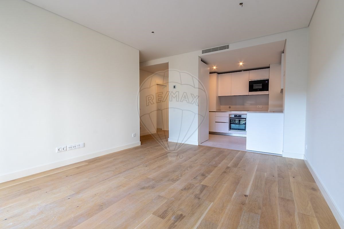 Apartment in Alges - view 1