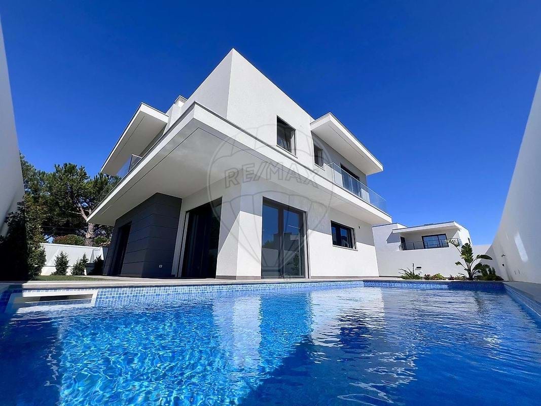 Villa in Alcabideche - view 1