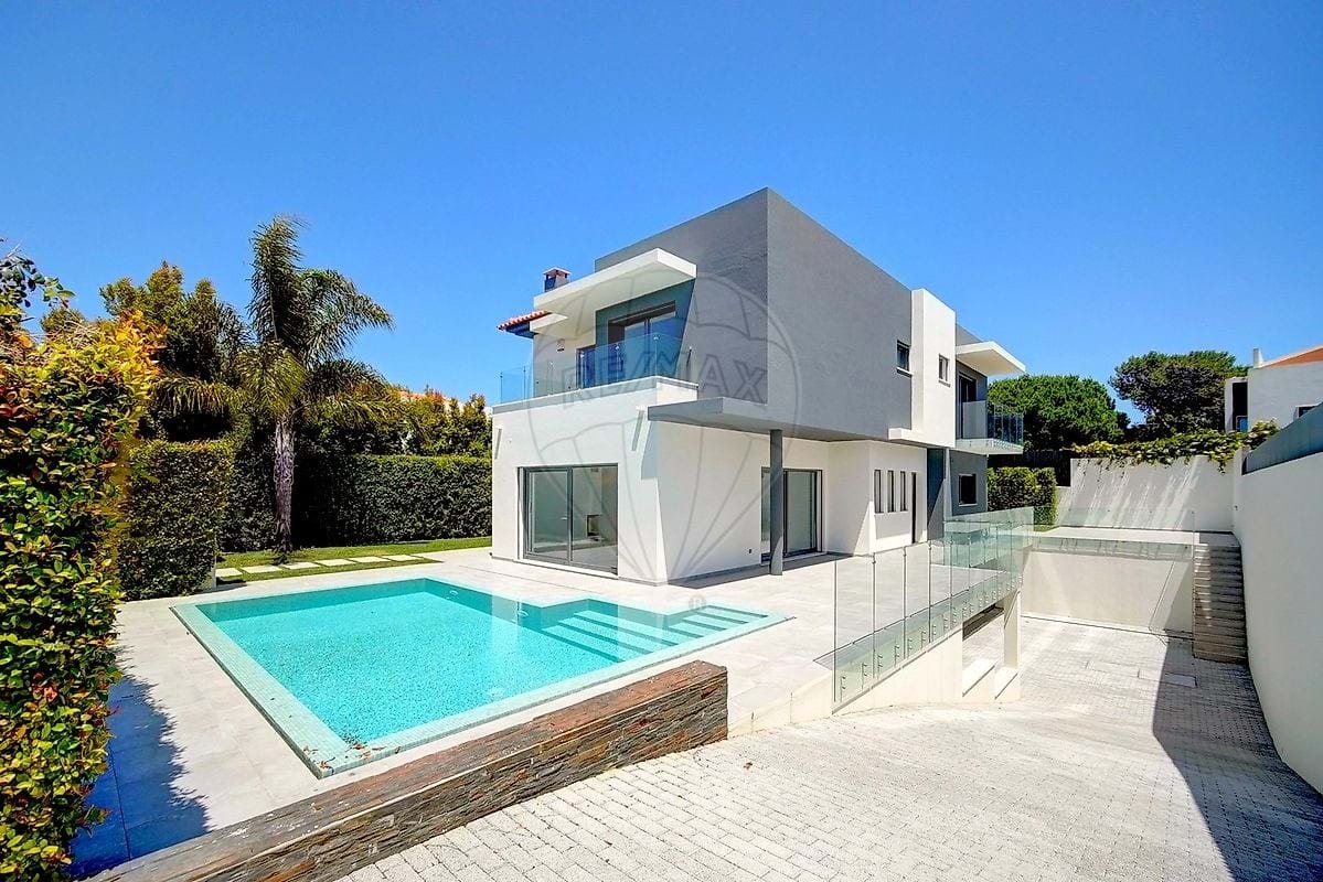 Villa in Cascais - view 1