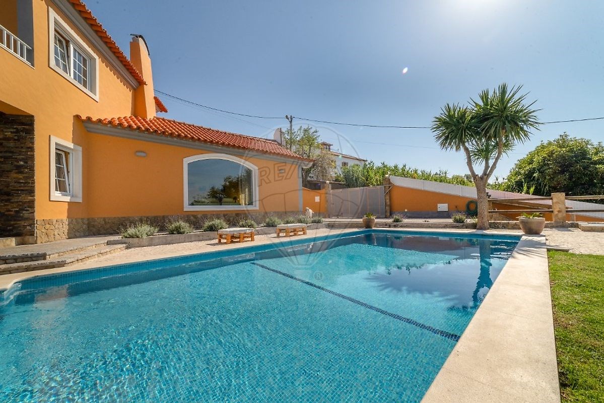 Villa in Colares - view 1