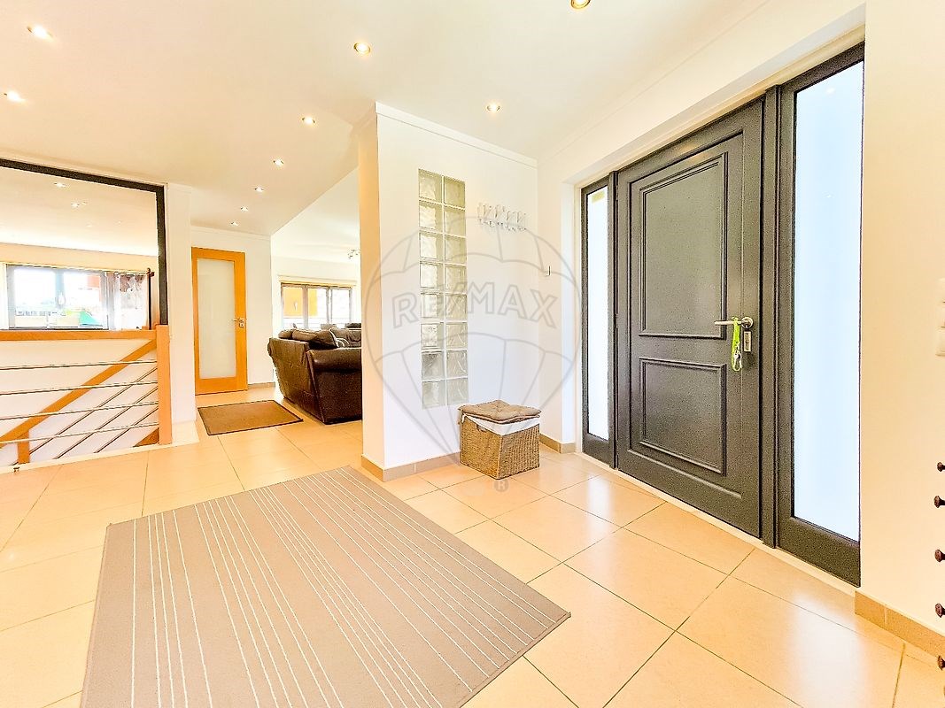 Villa in Cascais - view 1