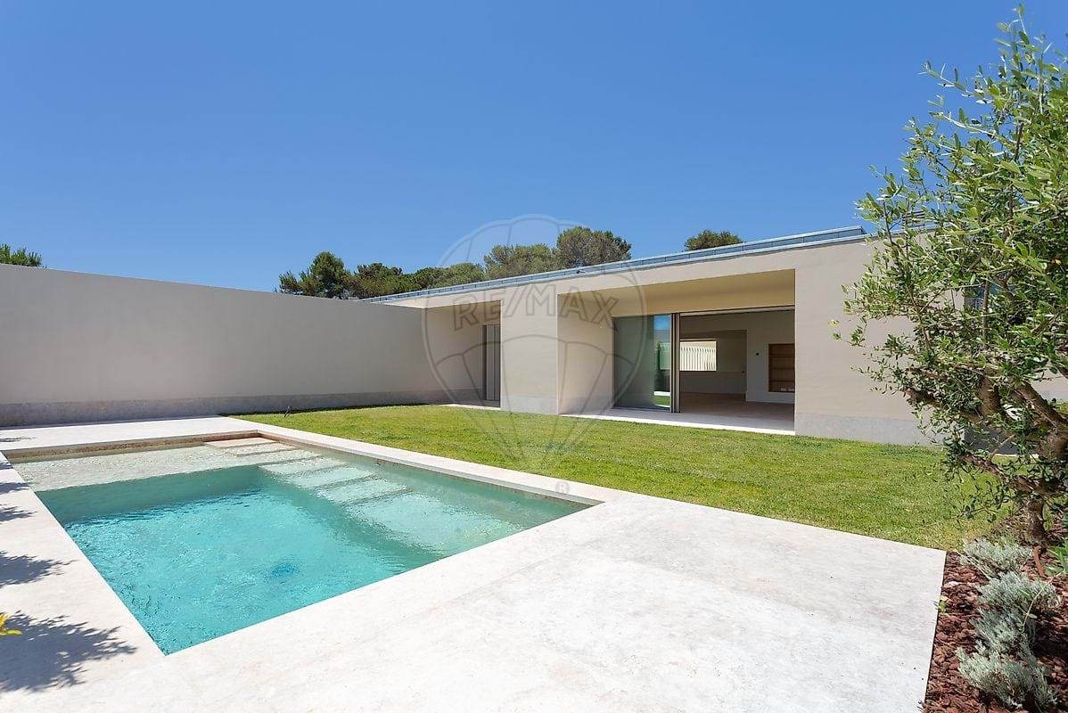 Villa in Cascais - view 1