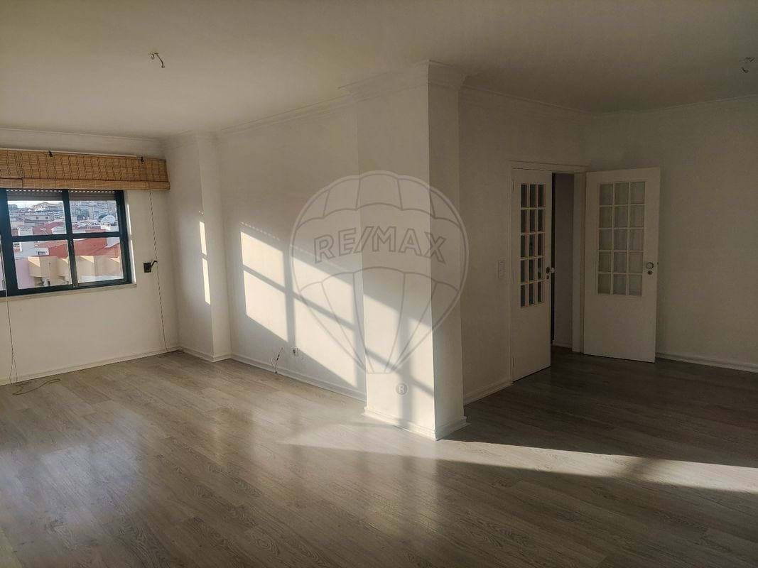 Apartment in Queluz - view 1