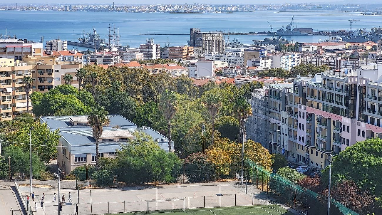 Apartment in Pragal - view 1