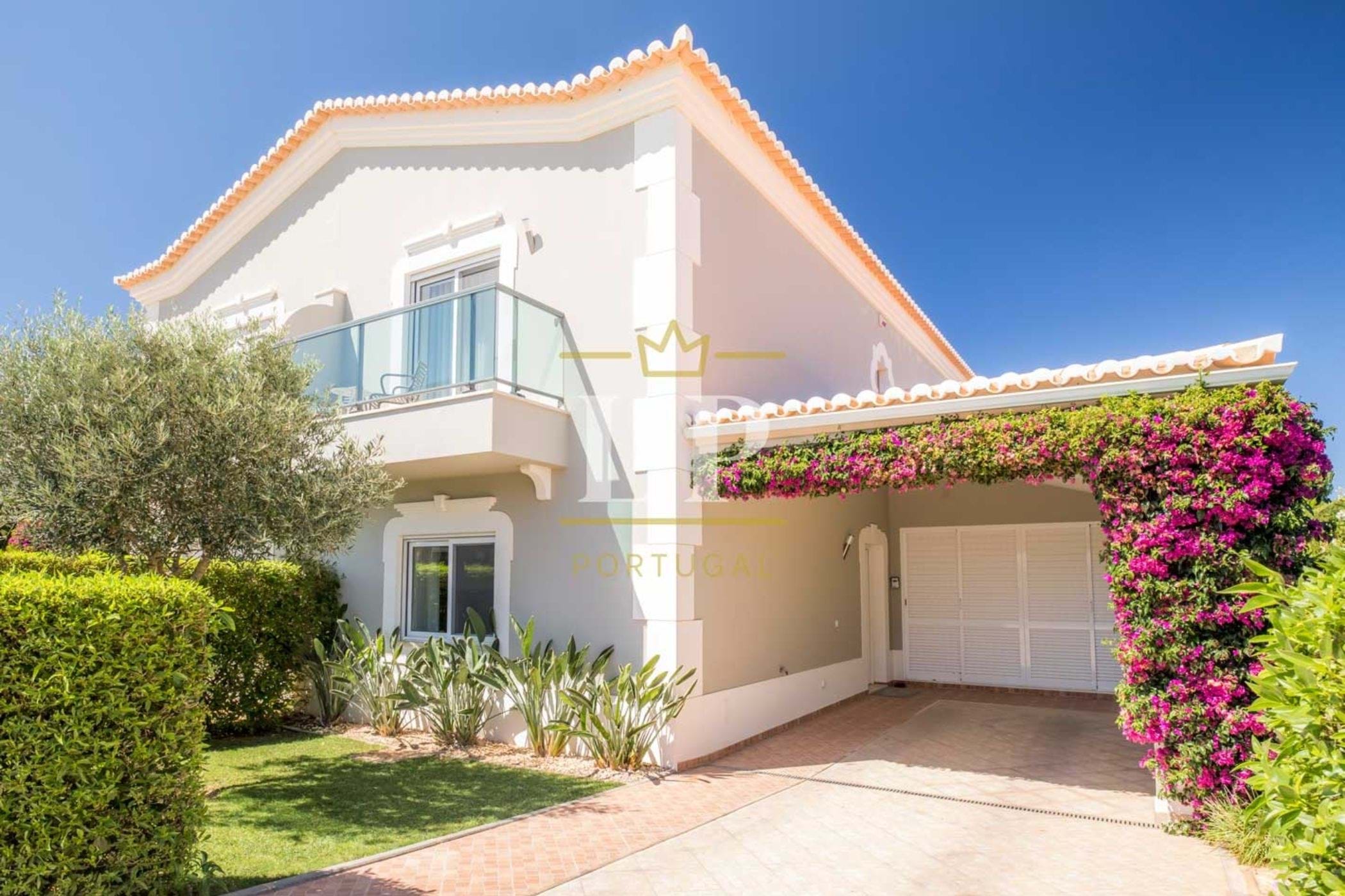 Villa in Lagos - view 1