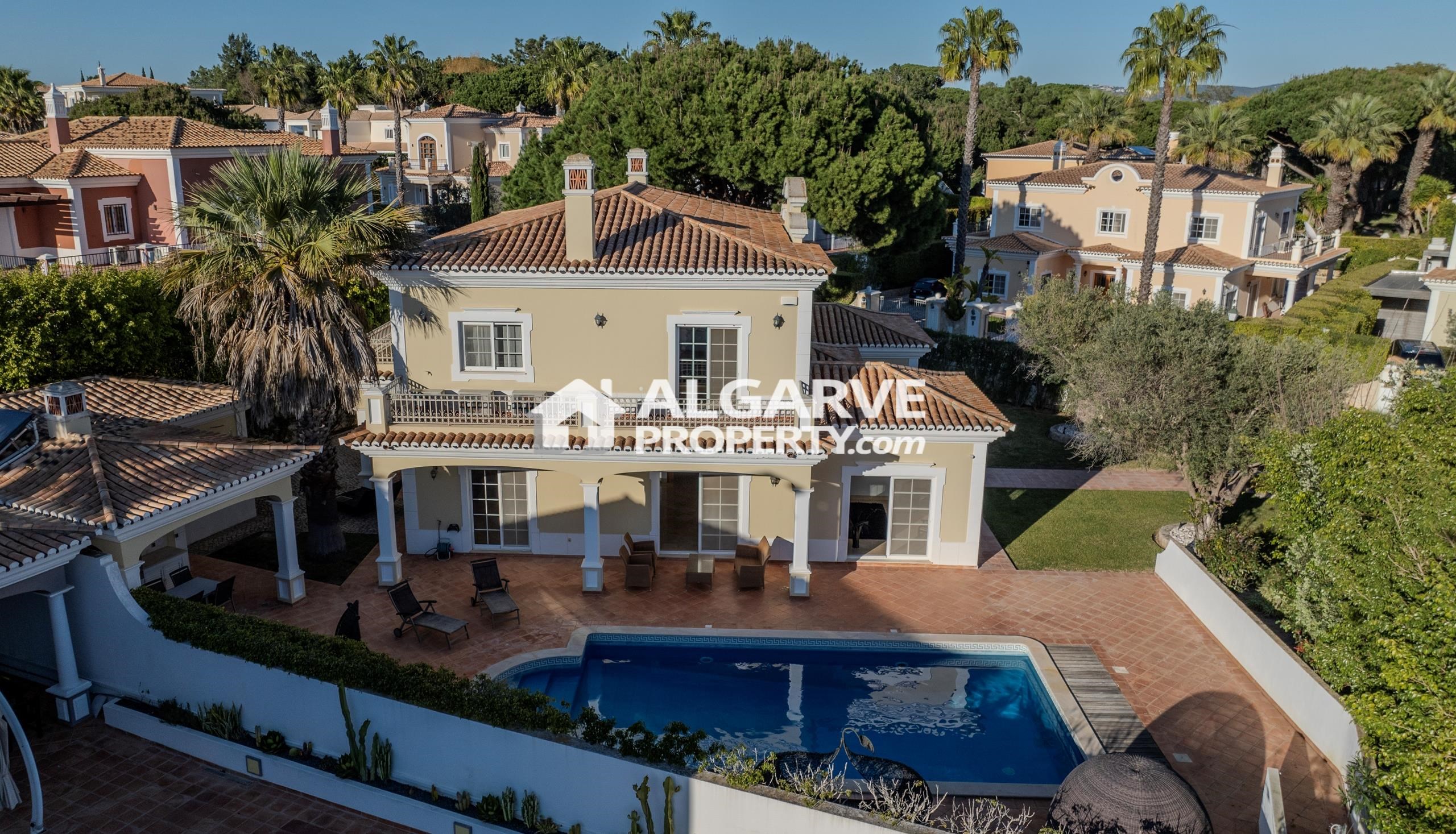 Villa in Almancil - view 1