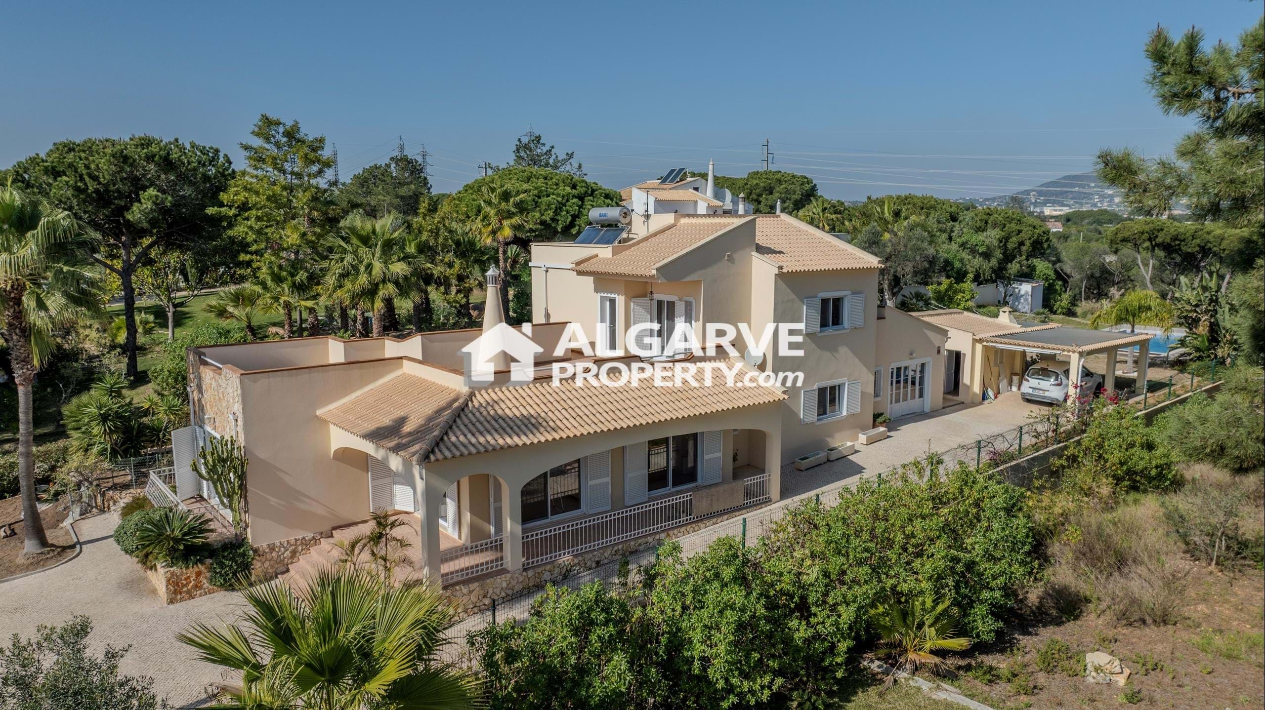 Villa in Quarteira - view 1