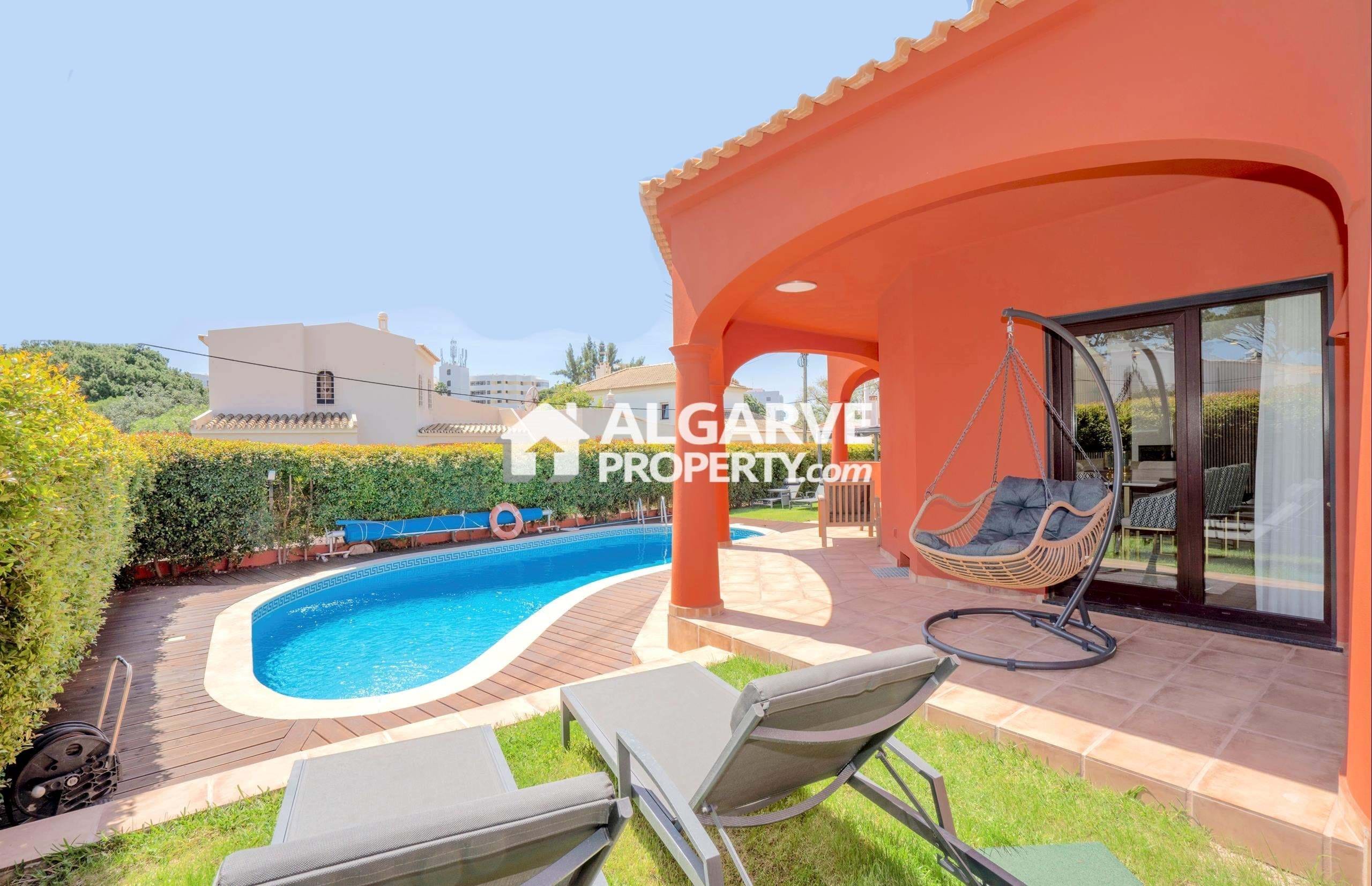 Villa in Quarteira - view 1