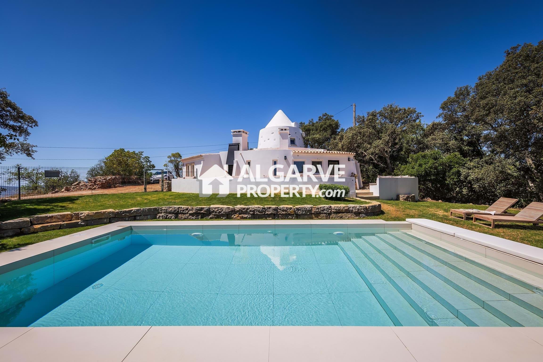 Villa in Sao Bras de Alportel - view 1
