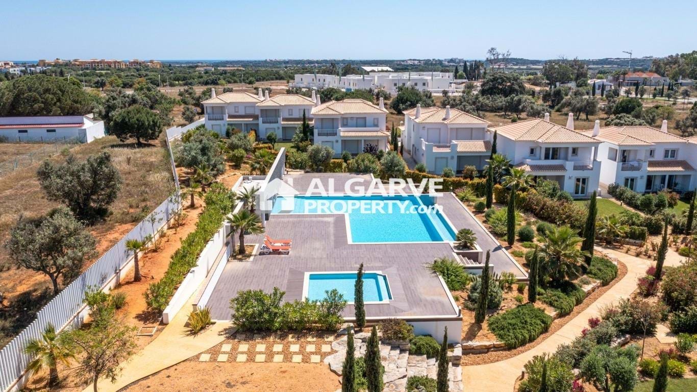 Villa in Maritenda - view 1