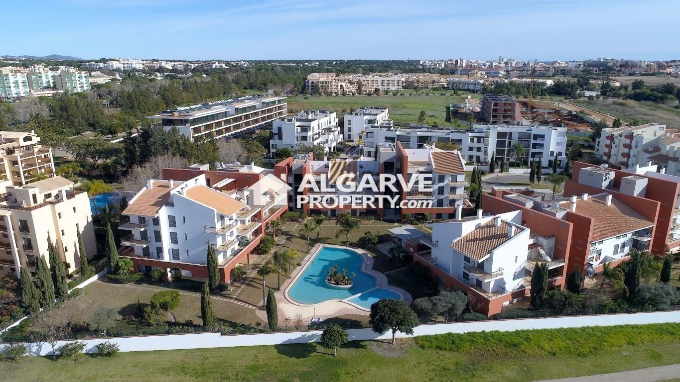 Apartment in Quarteira - view 1