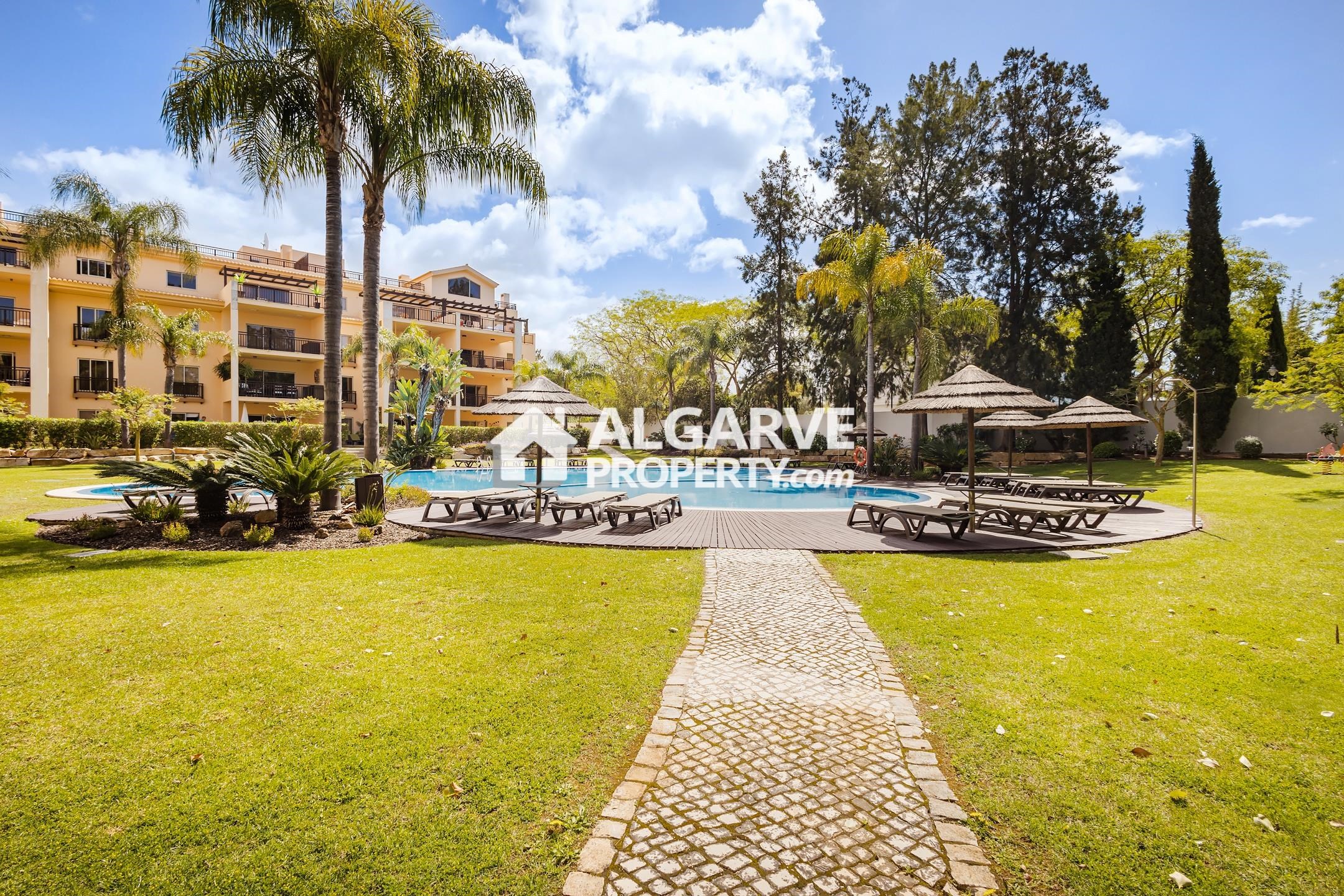Apartment in Quarteira - view 1