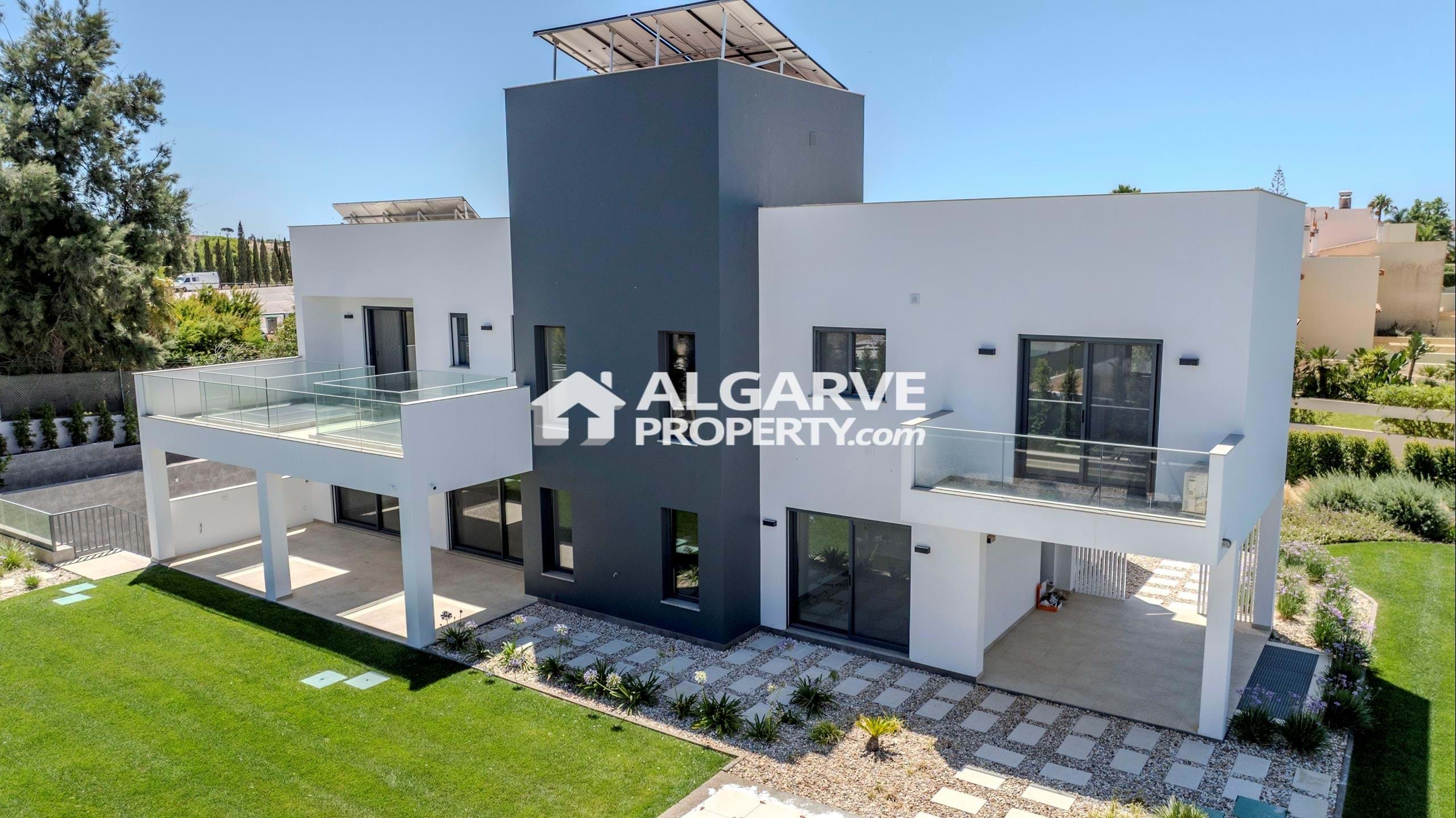 Villa in Quarteira - view 1