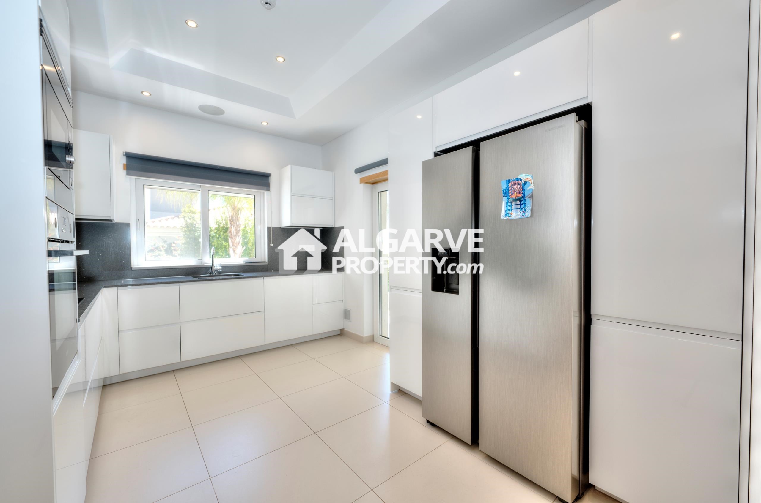 Villa in Sao Lourenco - view 1