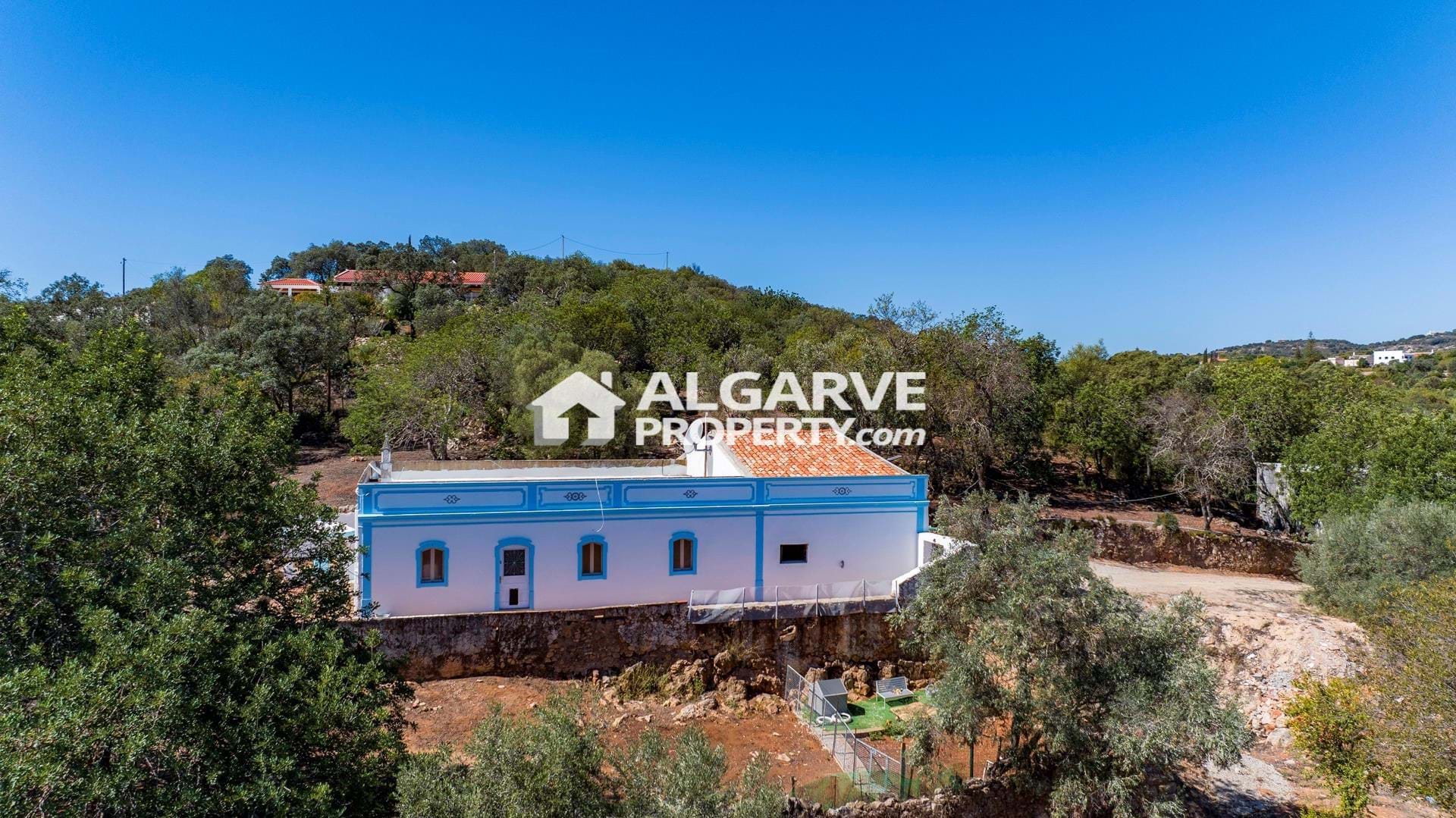 Villa in Santa Barbara de Nexe - view 1