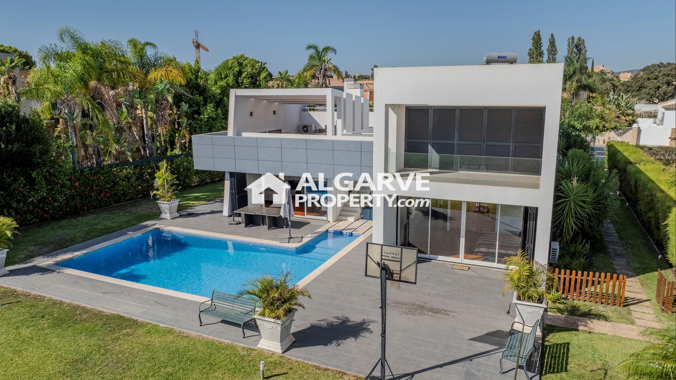 Villa in Quarteira - view 1