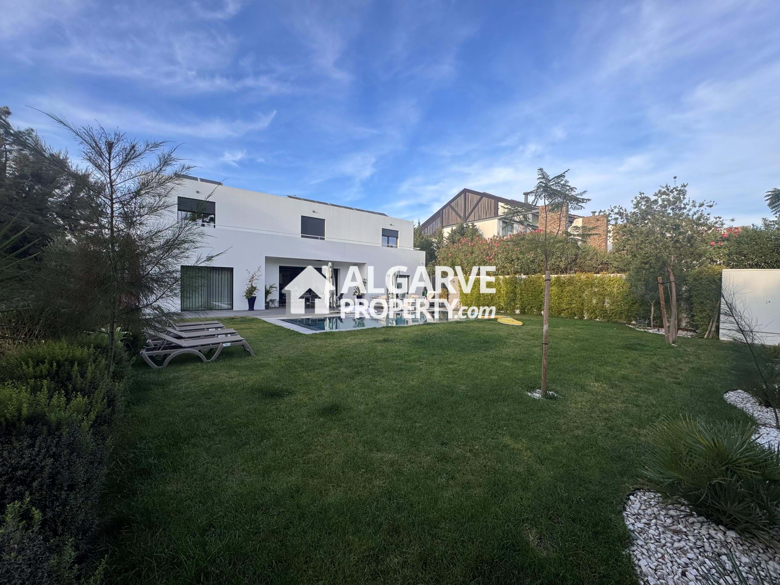 Villa in Escanxinhas - view 1