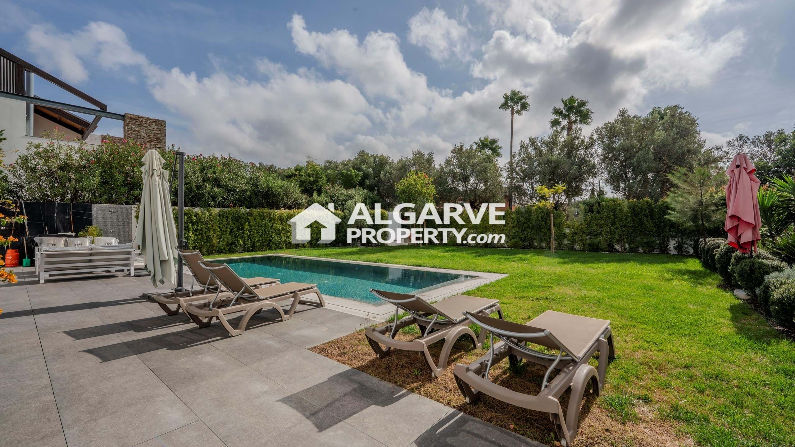 Villa in Escanxinhas - view 1