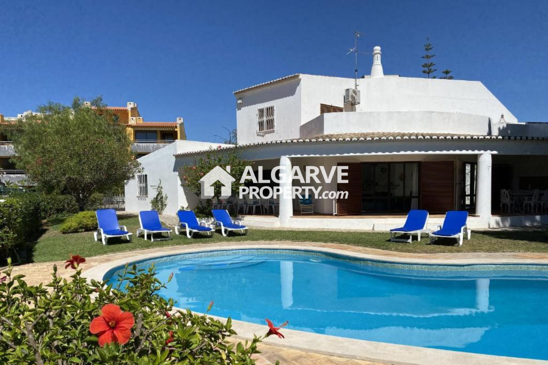 Villa in Quarteira - view 1