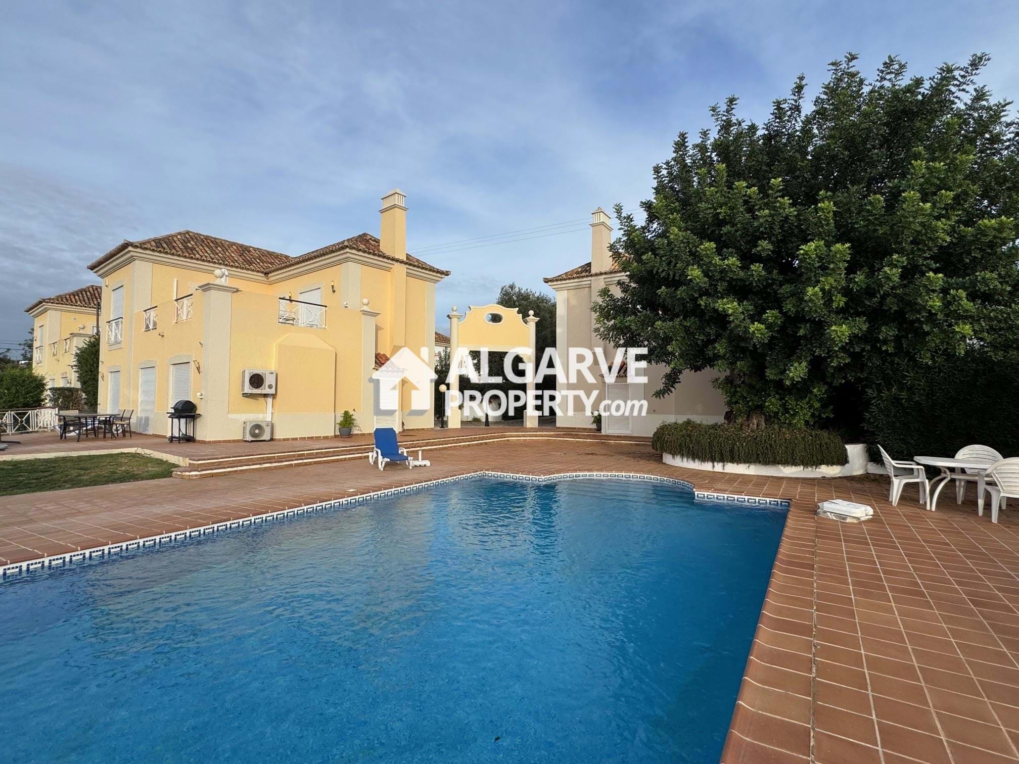 Villa in Loule - view 1