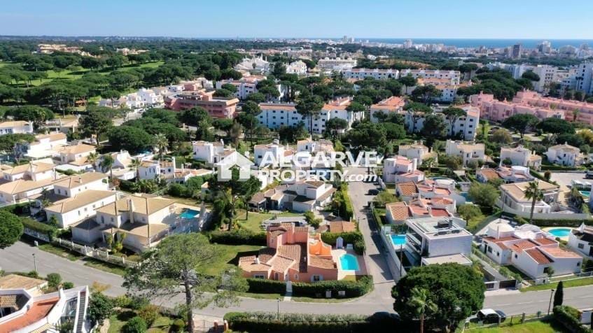 Villa in Quarteira - view 1