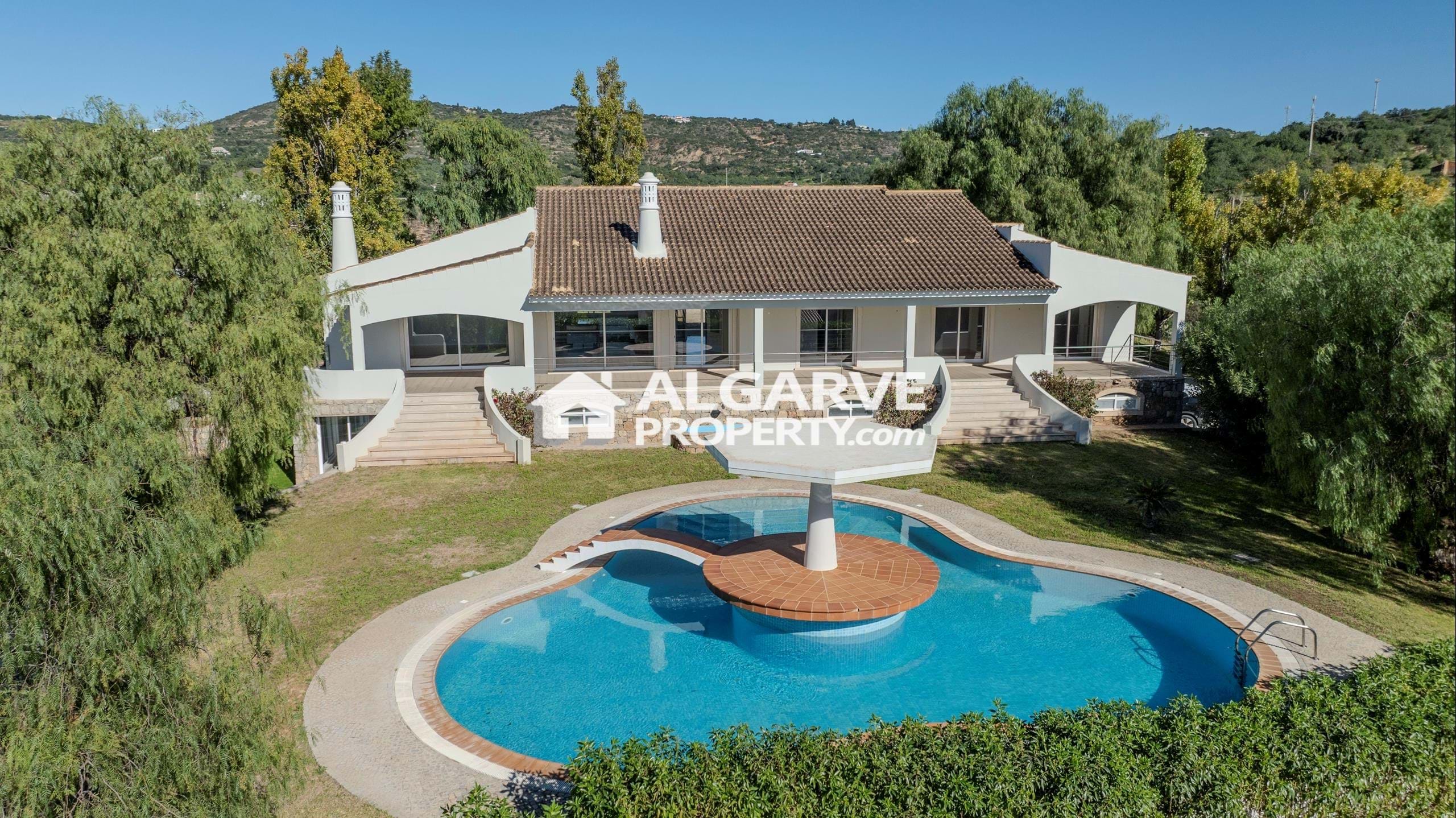 Villa in Estoi - view 1