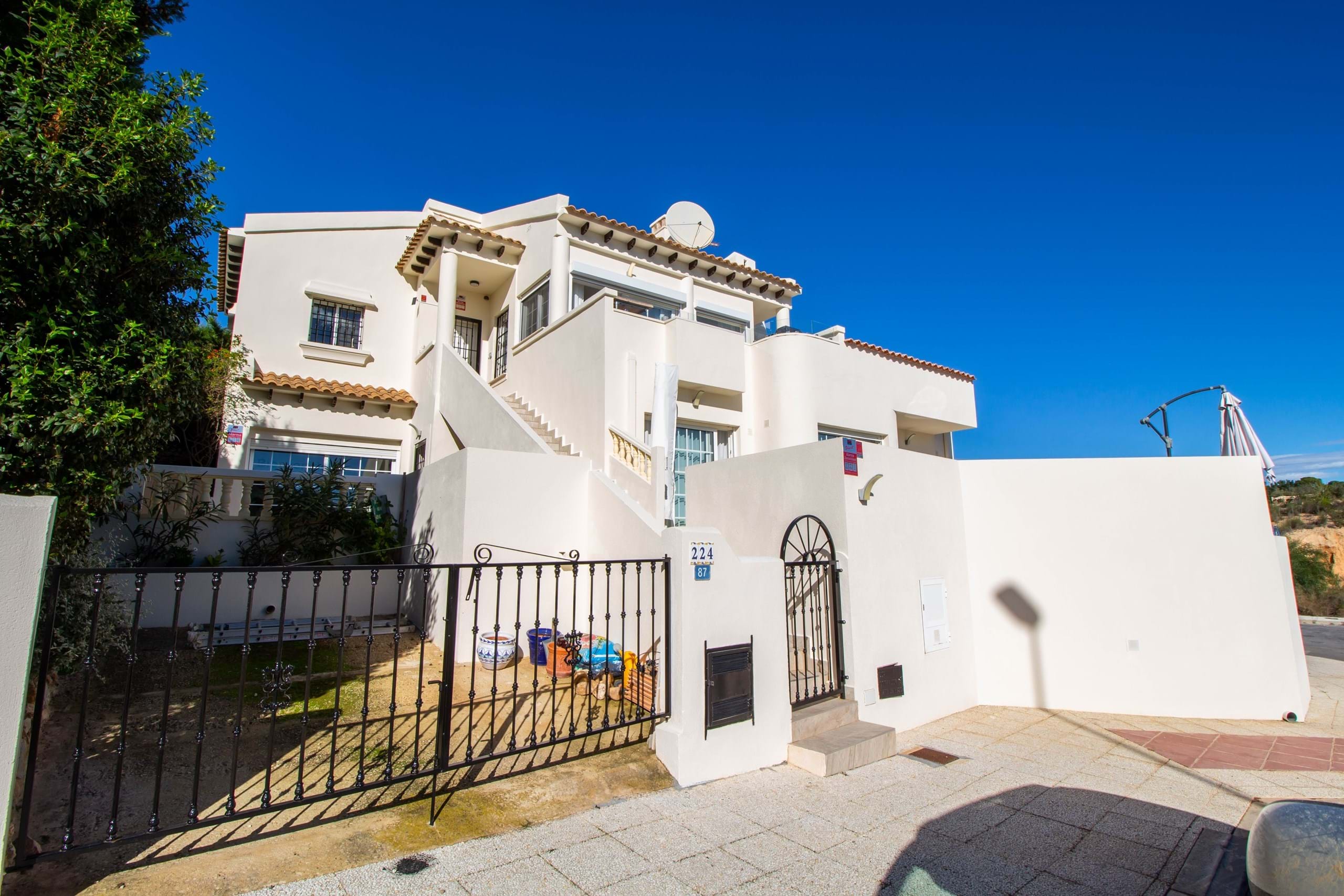House in Alicante - view 1