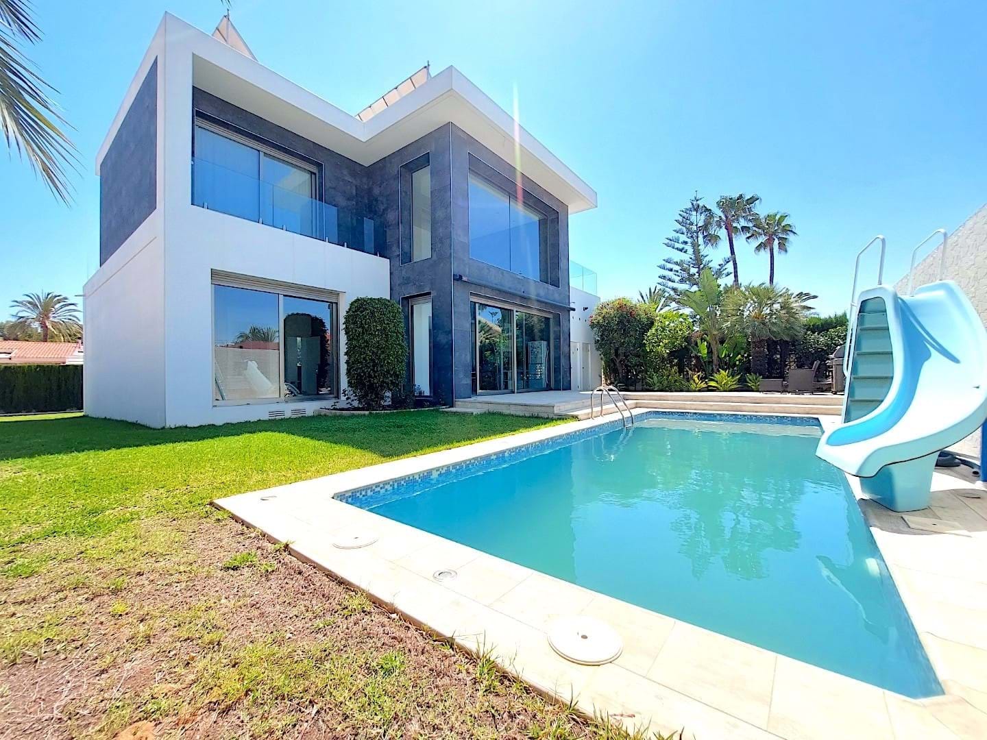 House in San Juan de Alicante - view 1