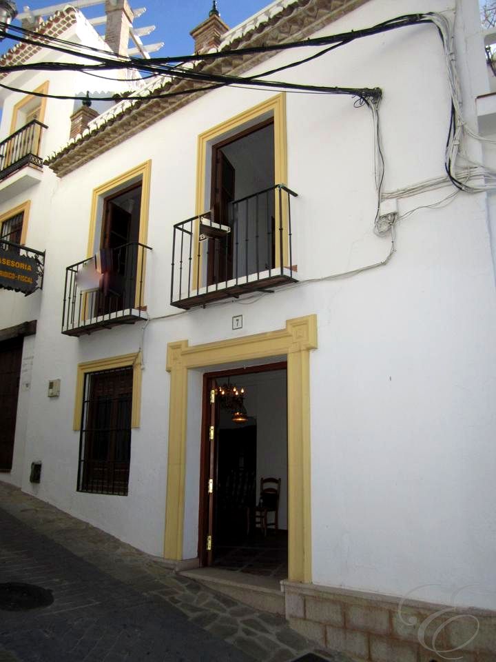 Villa in Alcaucin - view 1