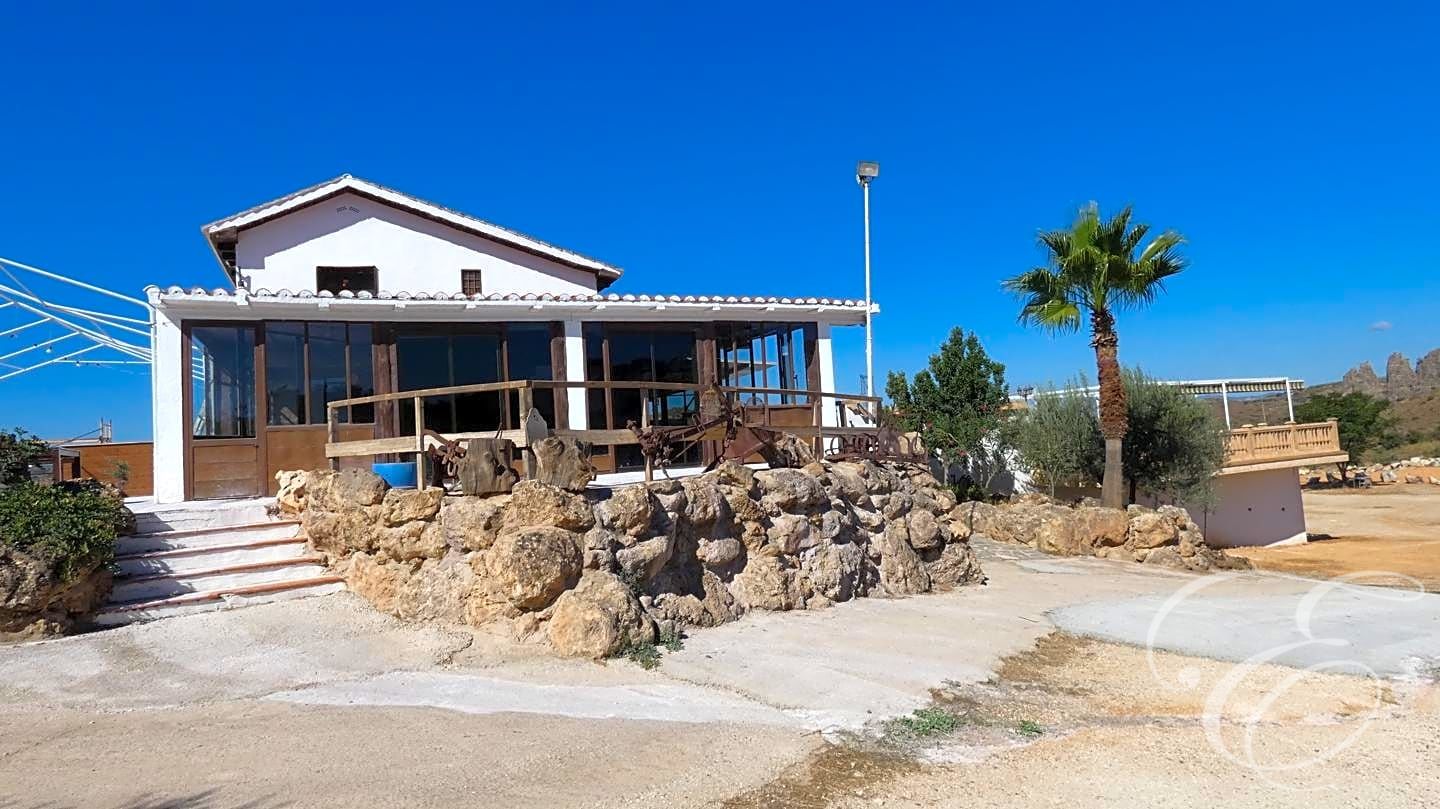House in Granada - view 1