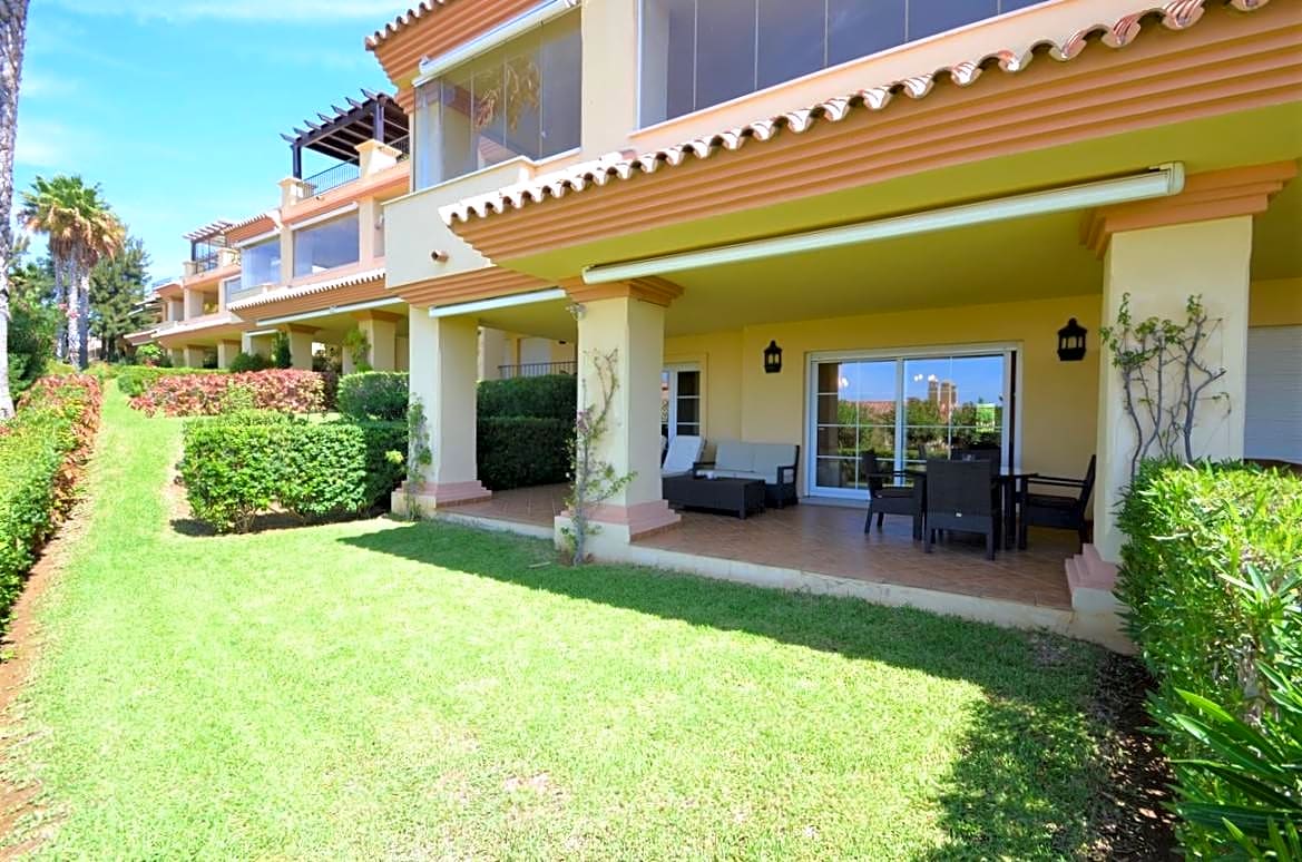 Apartment in Marbella Del Este - view 1